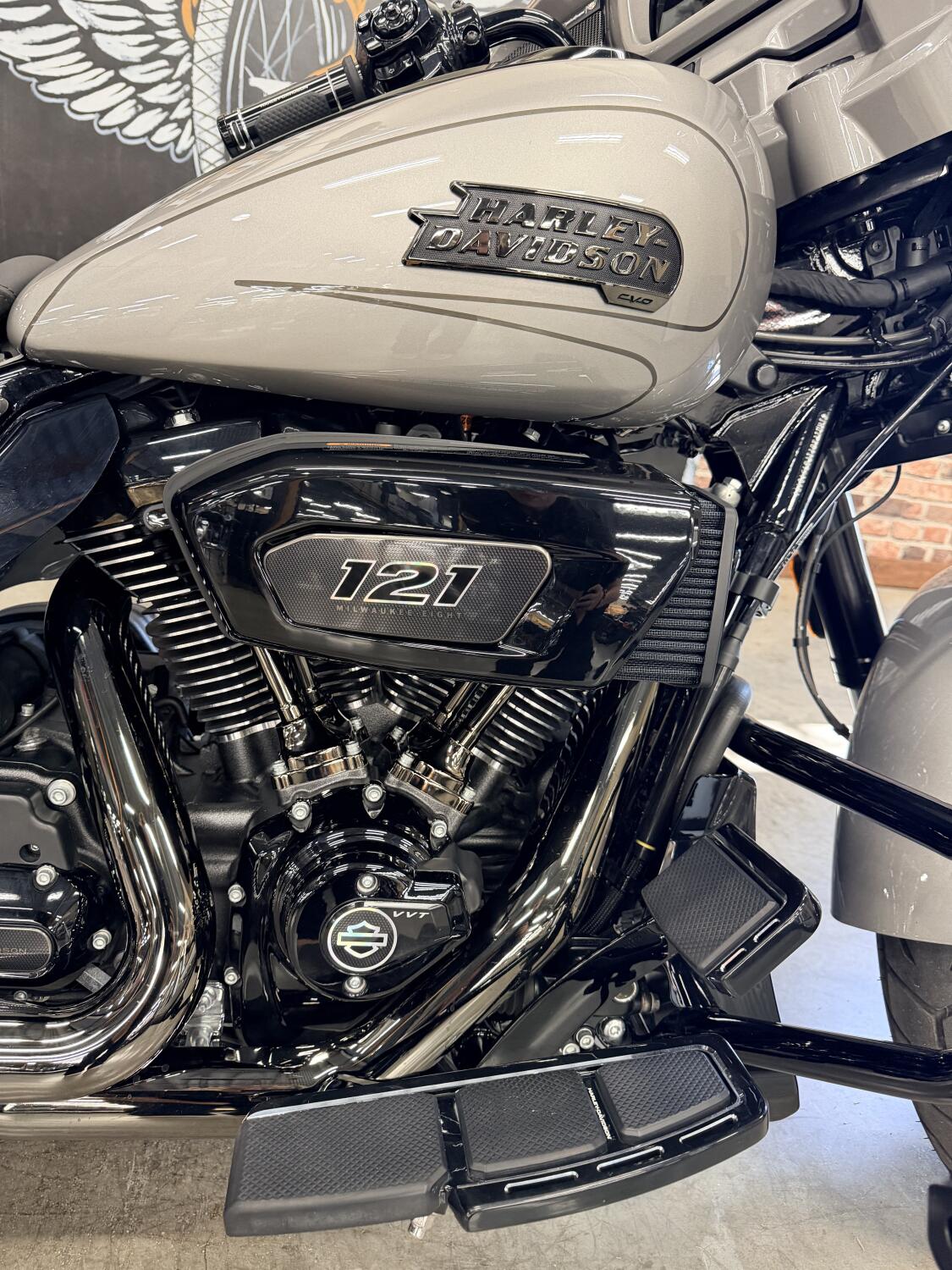 2023 Harley-Davidson® CVO™ Street Glide® FLHXSE, photo 2