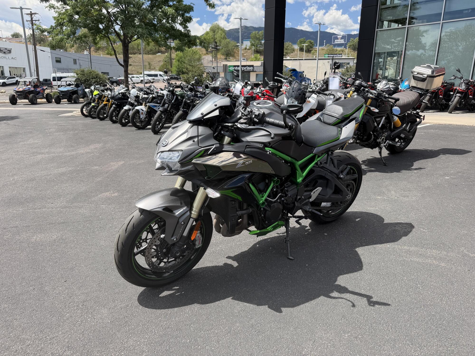 2025 Kawasaki Z H2™ SE ABS Metallic Matte Graphensteel Gray