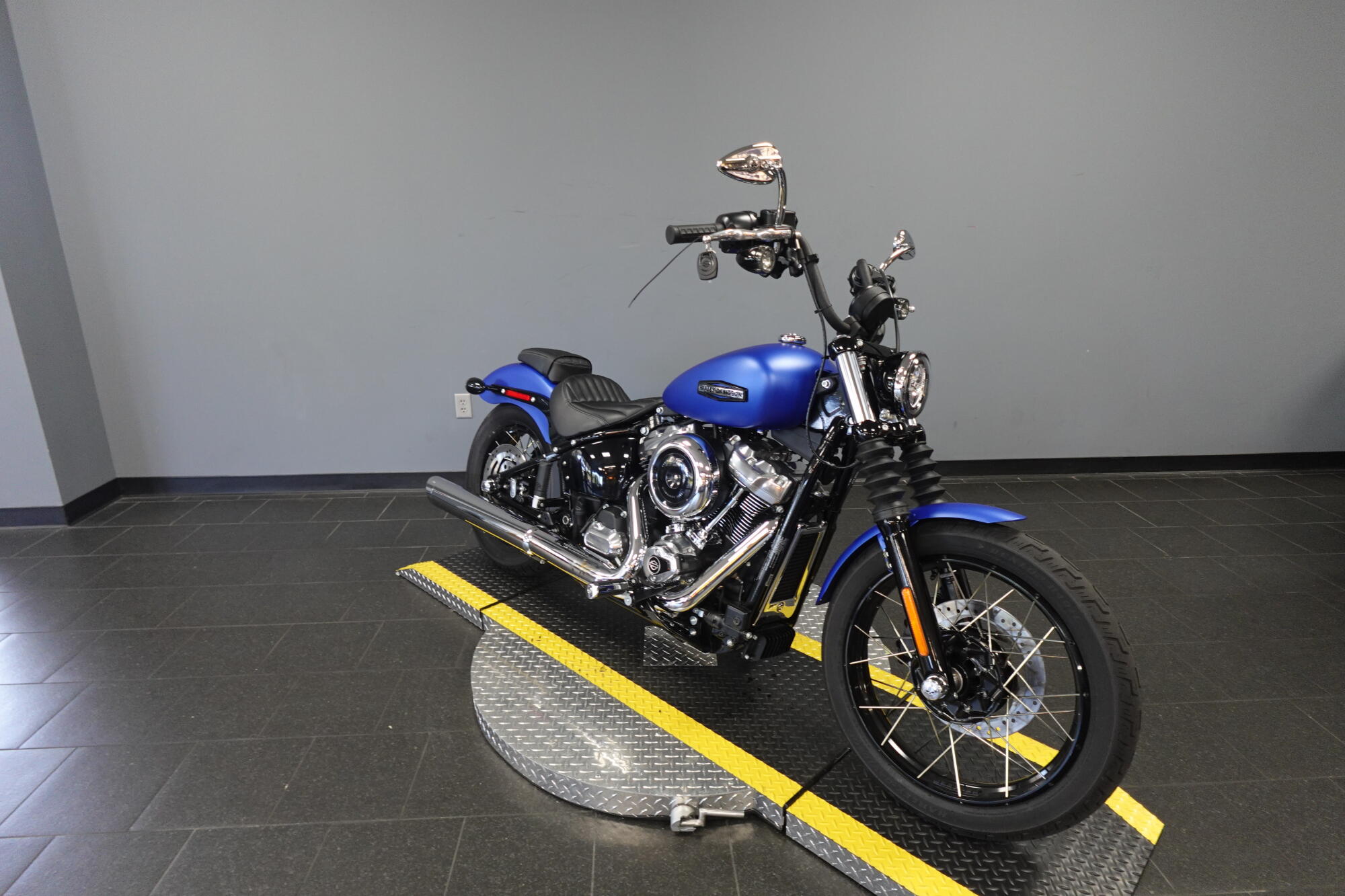 2026 Harley-Davidson® Street Bob® FXBB, photo 2