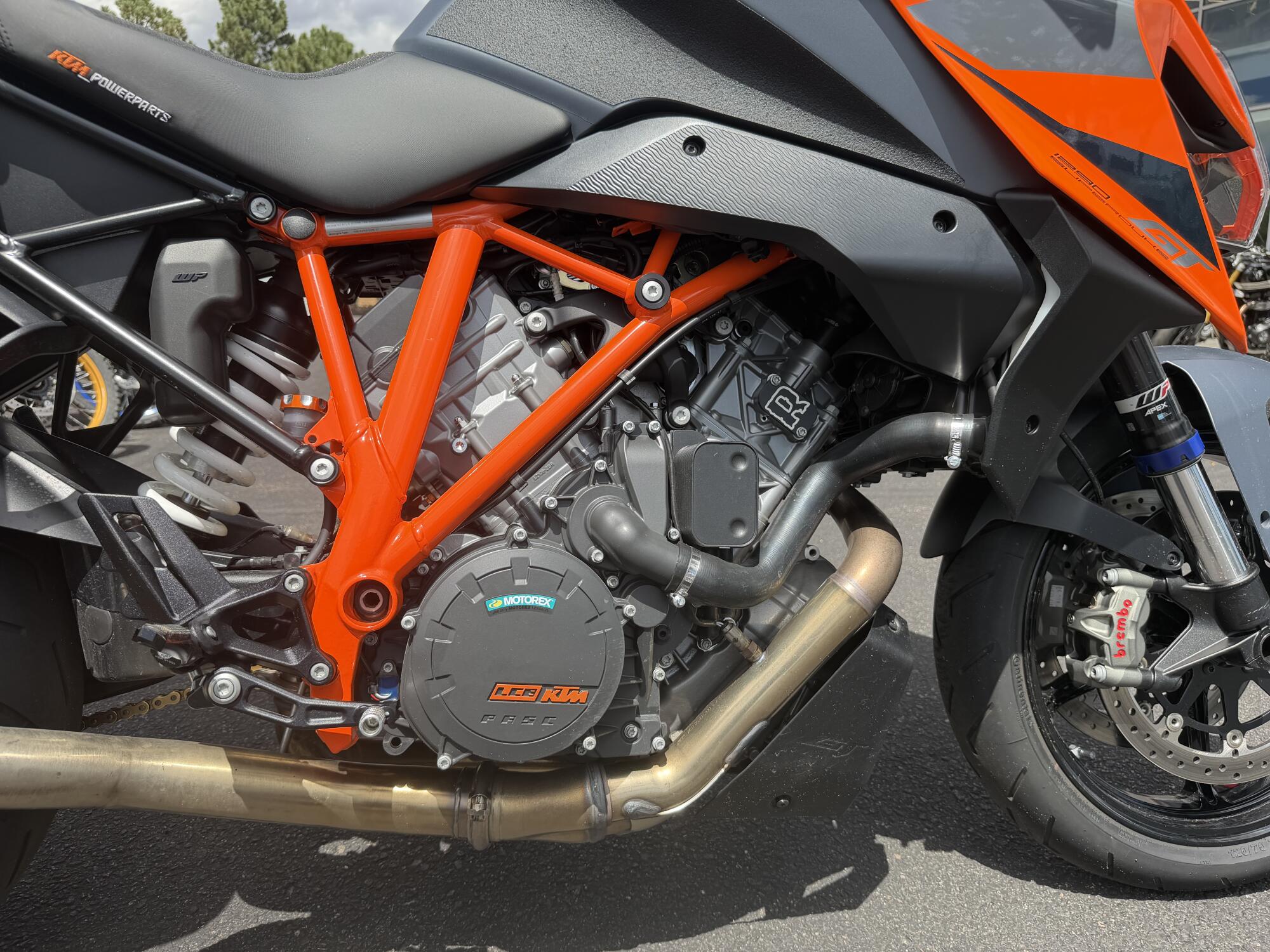 2023 KTM 1290 Super Duke GT Black / Orange, photo 12