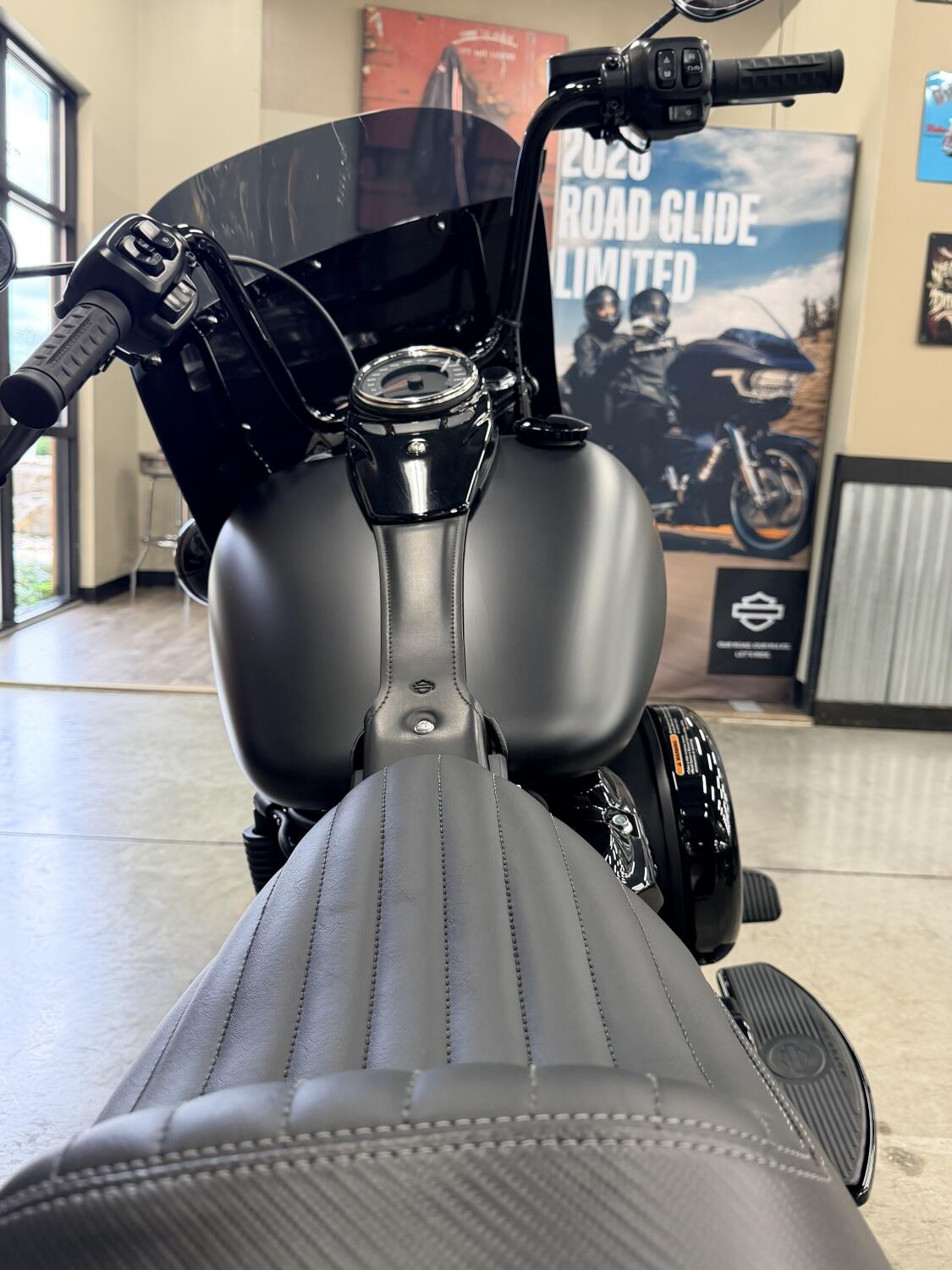 2026 Harley-Davidson® Deadwood™ FLHD, photo 4