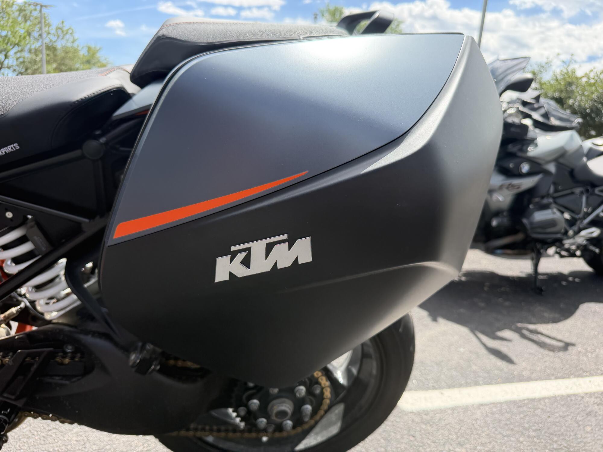 2023 KTM 1290 Super Duke GT Black / Orange, photo 10