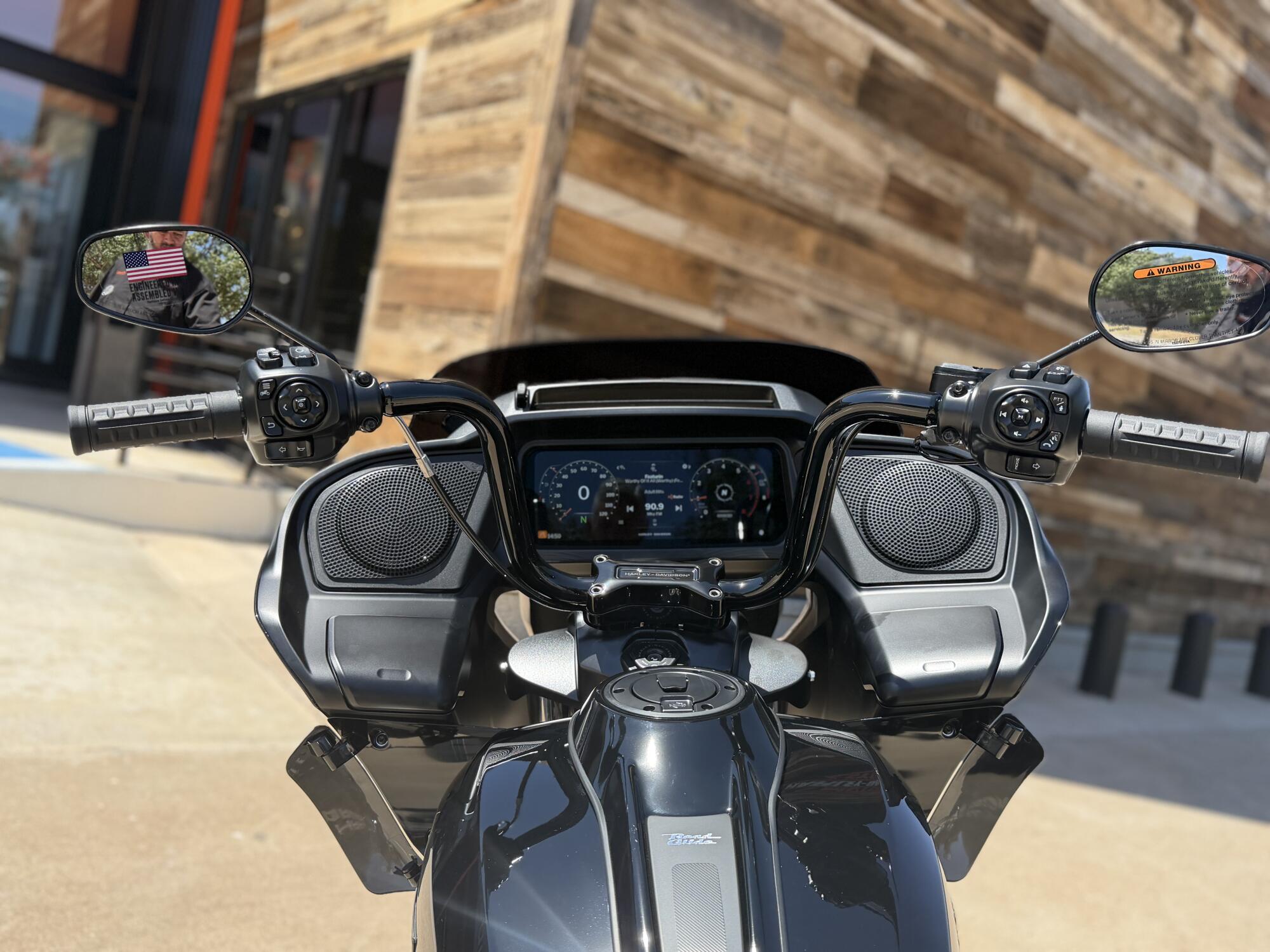 2026 Harley-Davidson® Road Glide® Vivid Black Black Trim, photo 10