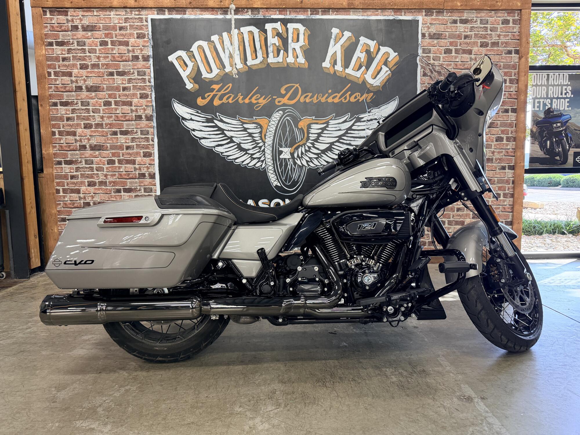 2023 Harley-Davidson® CVO™ Street Glide® FLHXSE