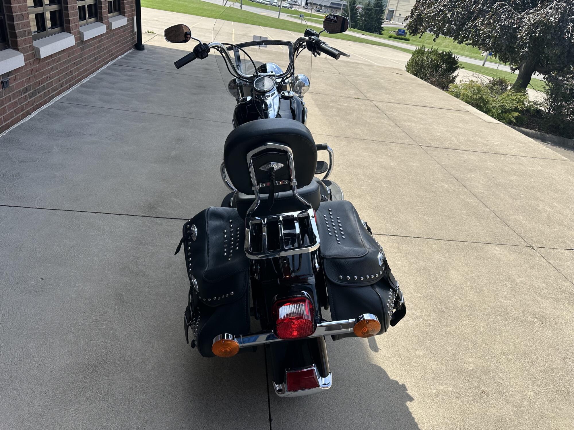 2011 Harley-Davidson Heritage Softail Classic FLSTC, photo 12