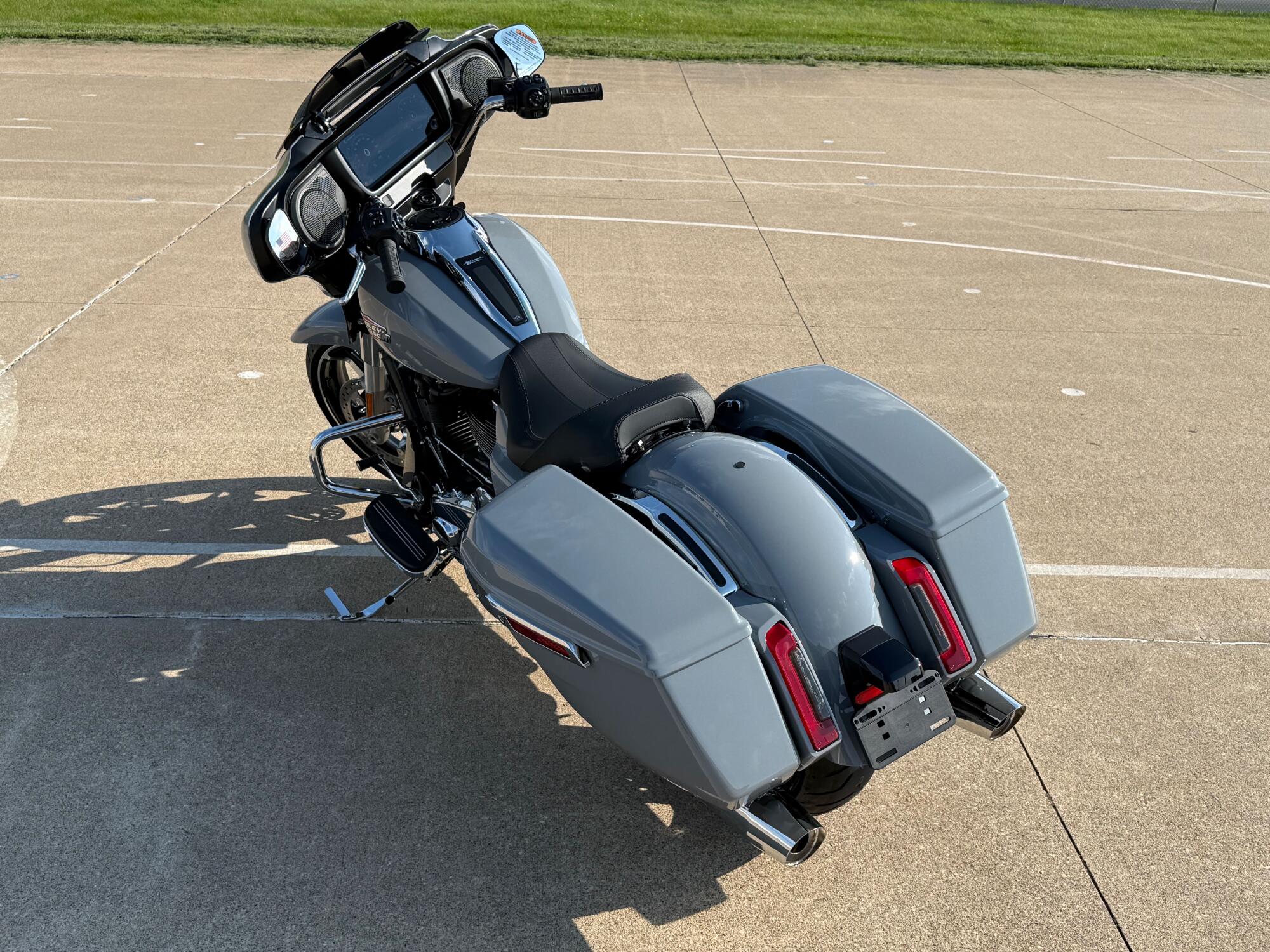 2026 Harley-Davidson® Heritage Classic Dark Billiard Gray Black Laced Wheels, photo 6