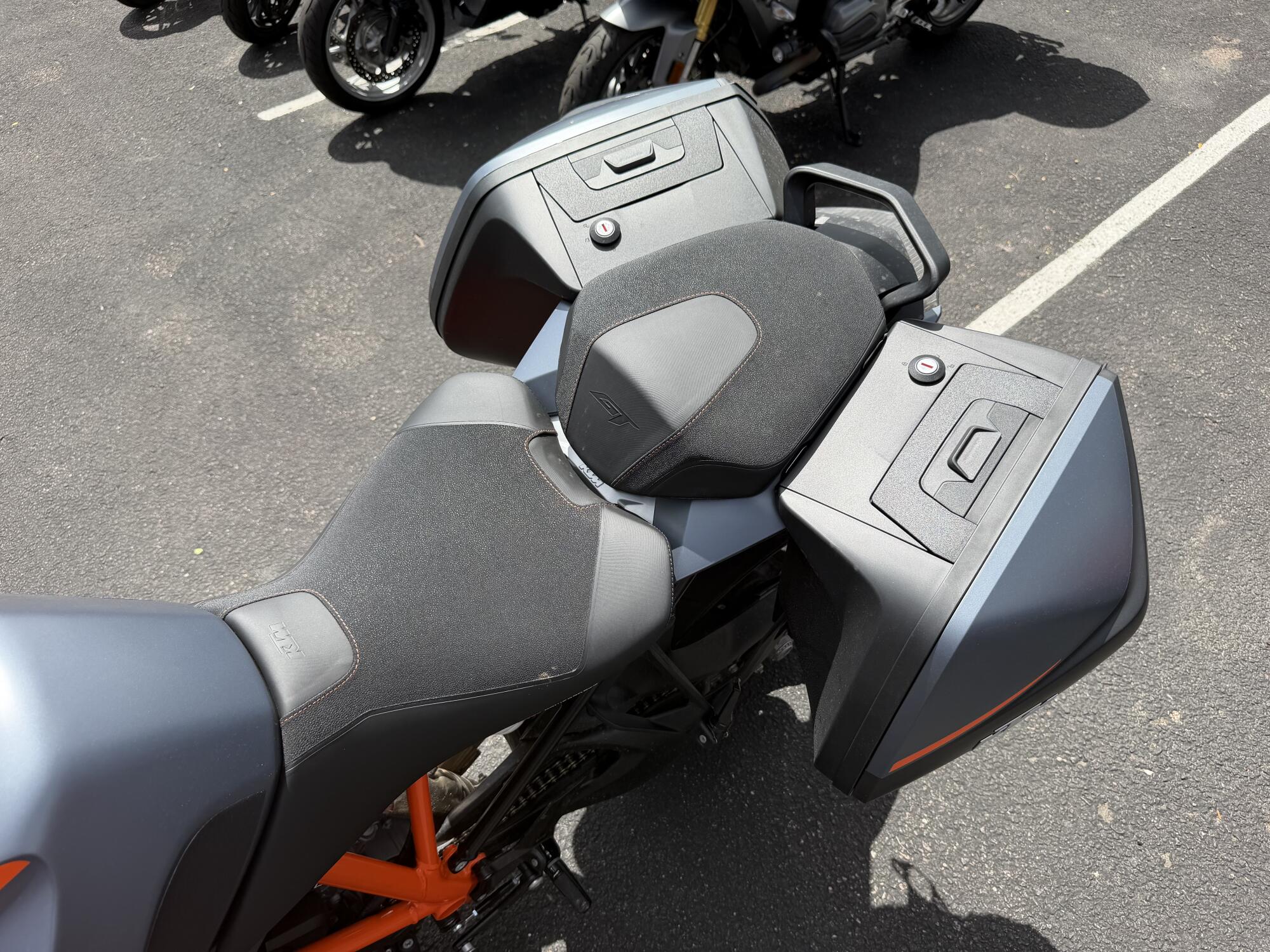 2023 KTM 1290 Super Duke GT Black / Orange, photo 9