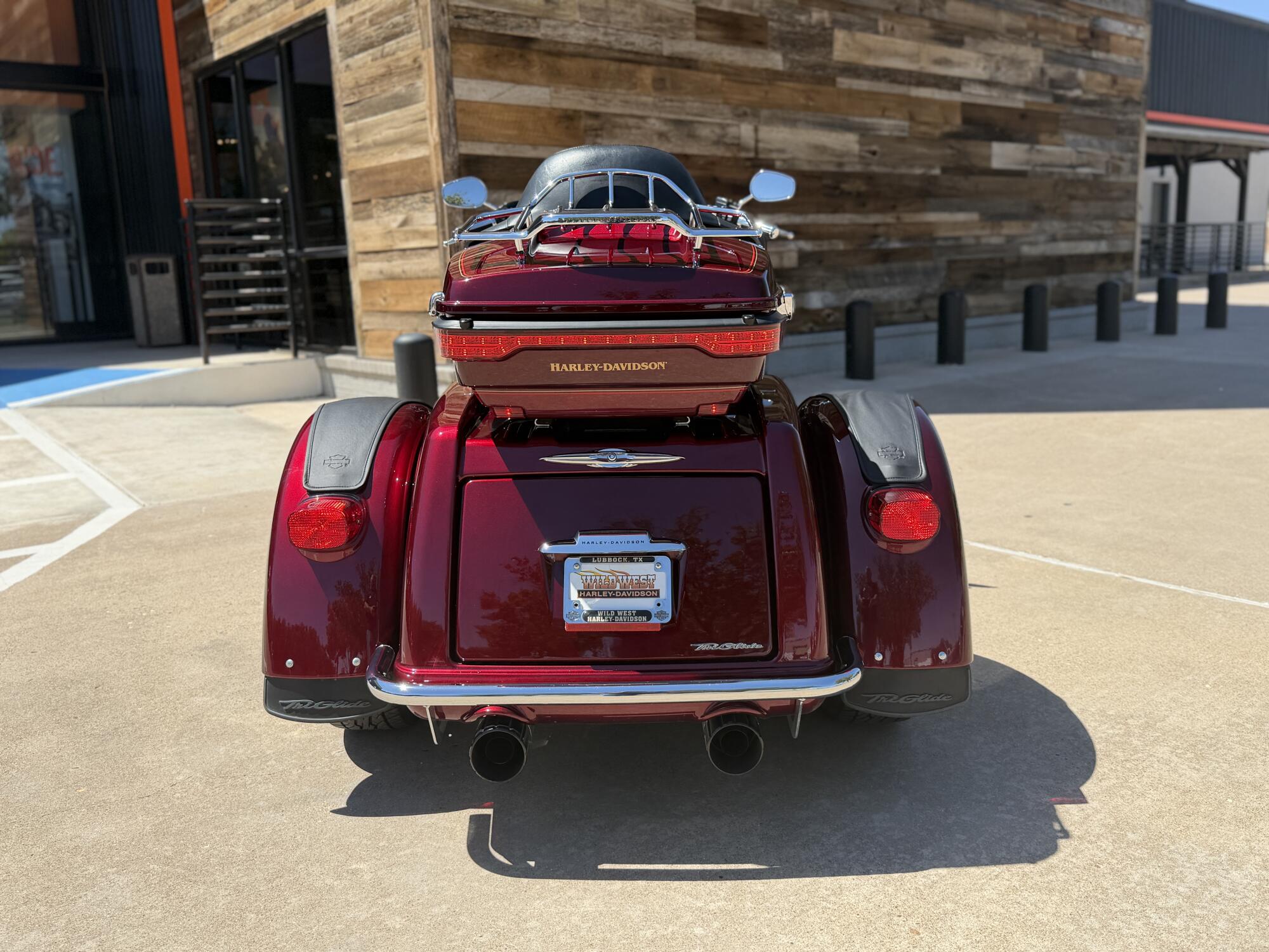 2016 Harley-Davidson® Tri Glide® Ultra Two-Tone Mysterious Red Sunglo/Velocity Red Sunglo, photo 7