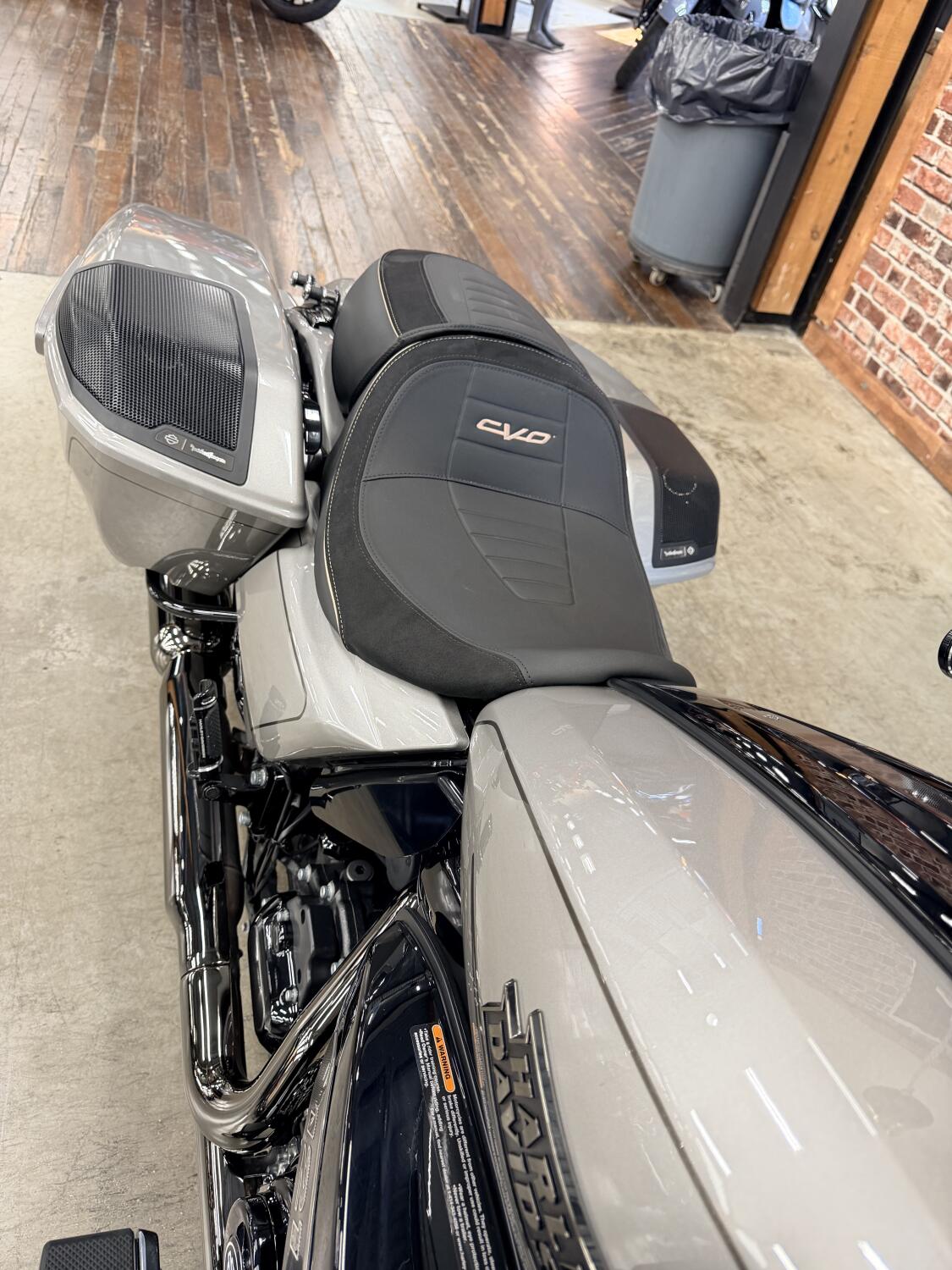 2023 Harley-Davidson® CVO™ Street Glide® FLHXSE, photo 6