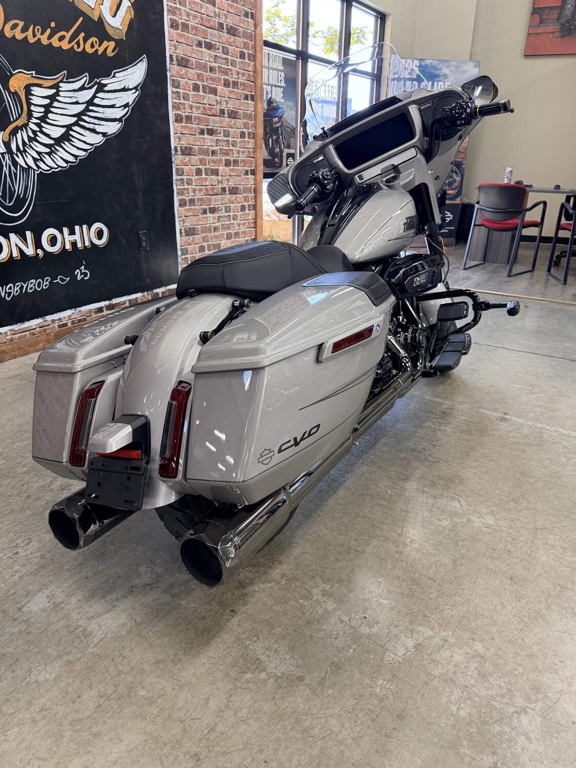 2023 Harley-Davidson® CVO™ Street Glide® FLHXSE, photo 8