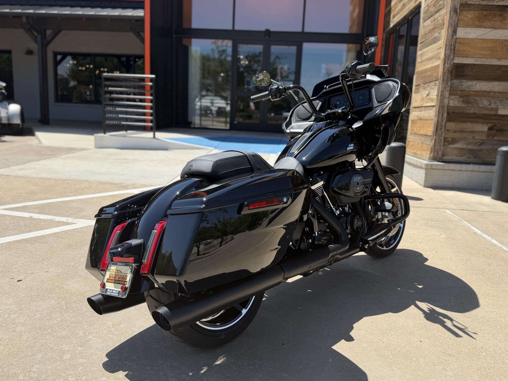 2026 Harley-Davidson® Road Glide® Vivid Black Black Trim, photo 8