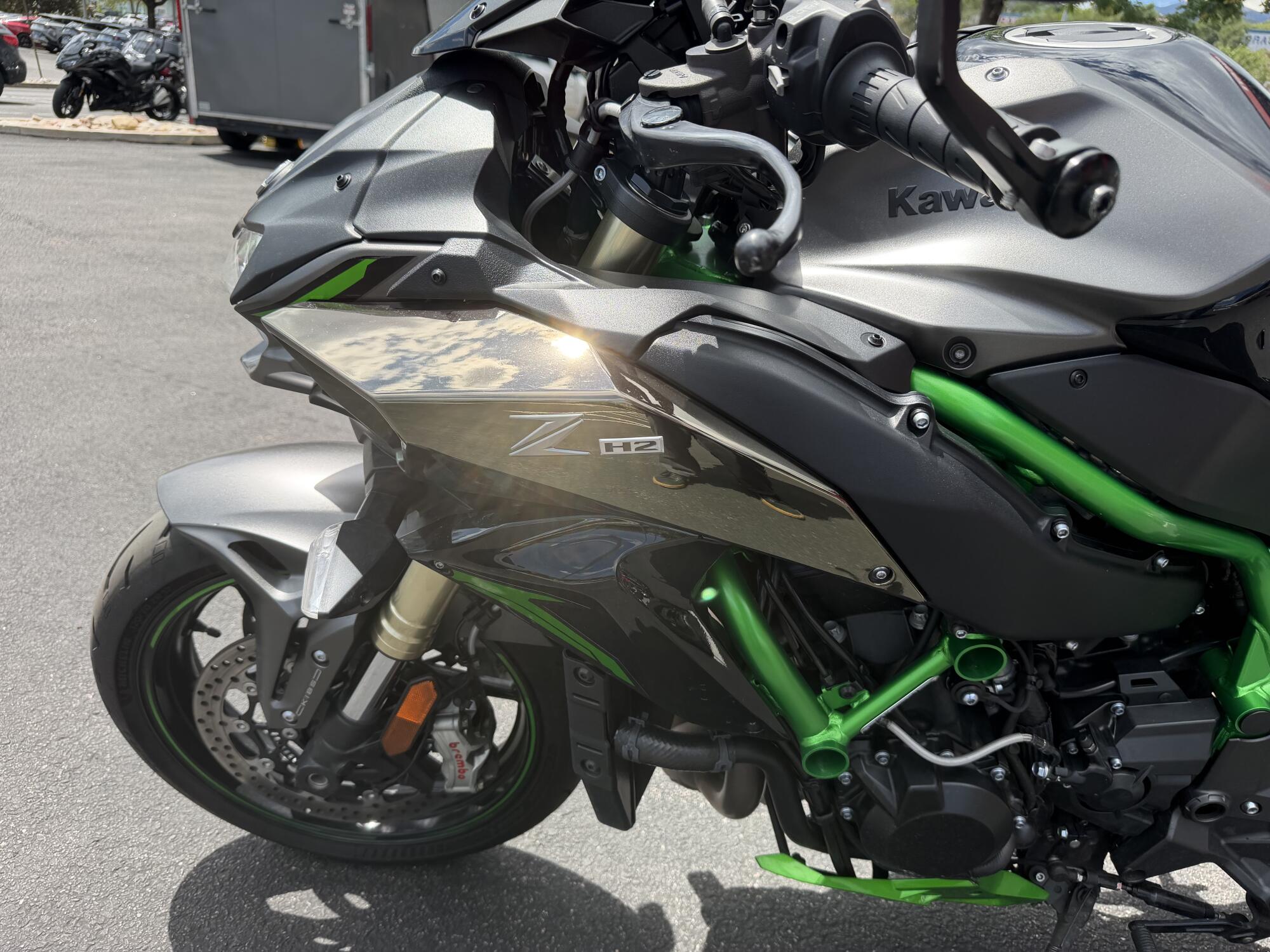 2025 Kawasaki Z H2™ SE ABS Metallic Matte Graphensteel Gray, photo 8