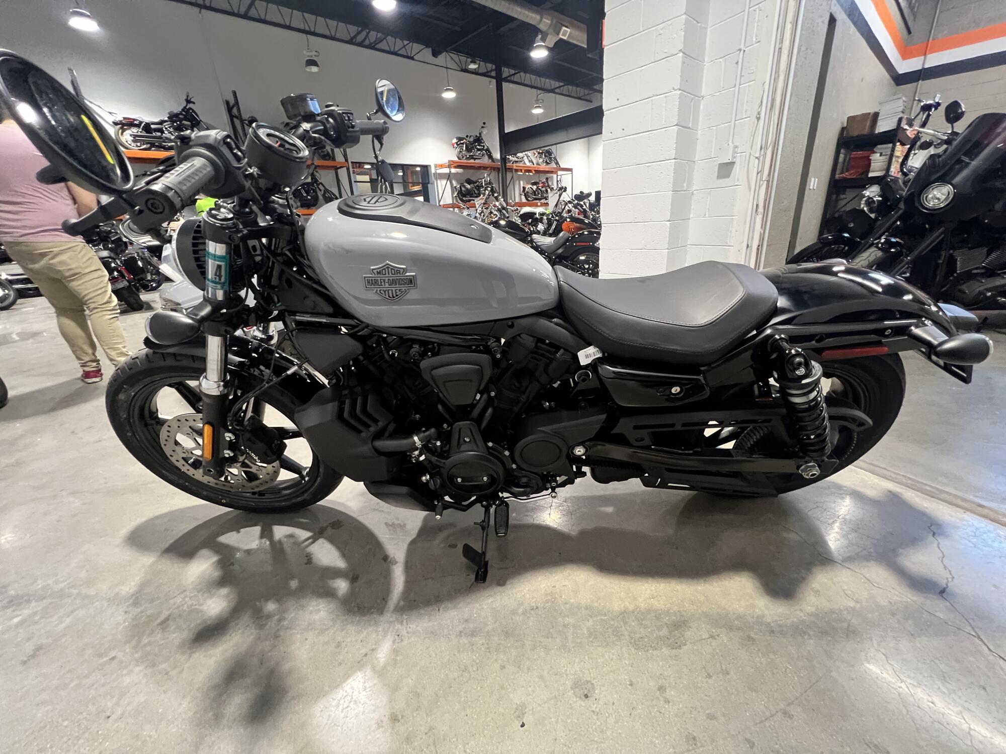 2026 Harley-Davidson® Nightster® Dark Billiard Gray RH975, photo 6