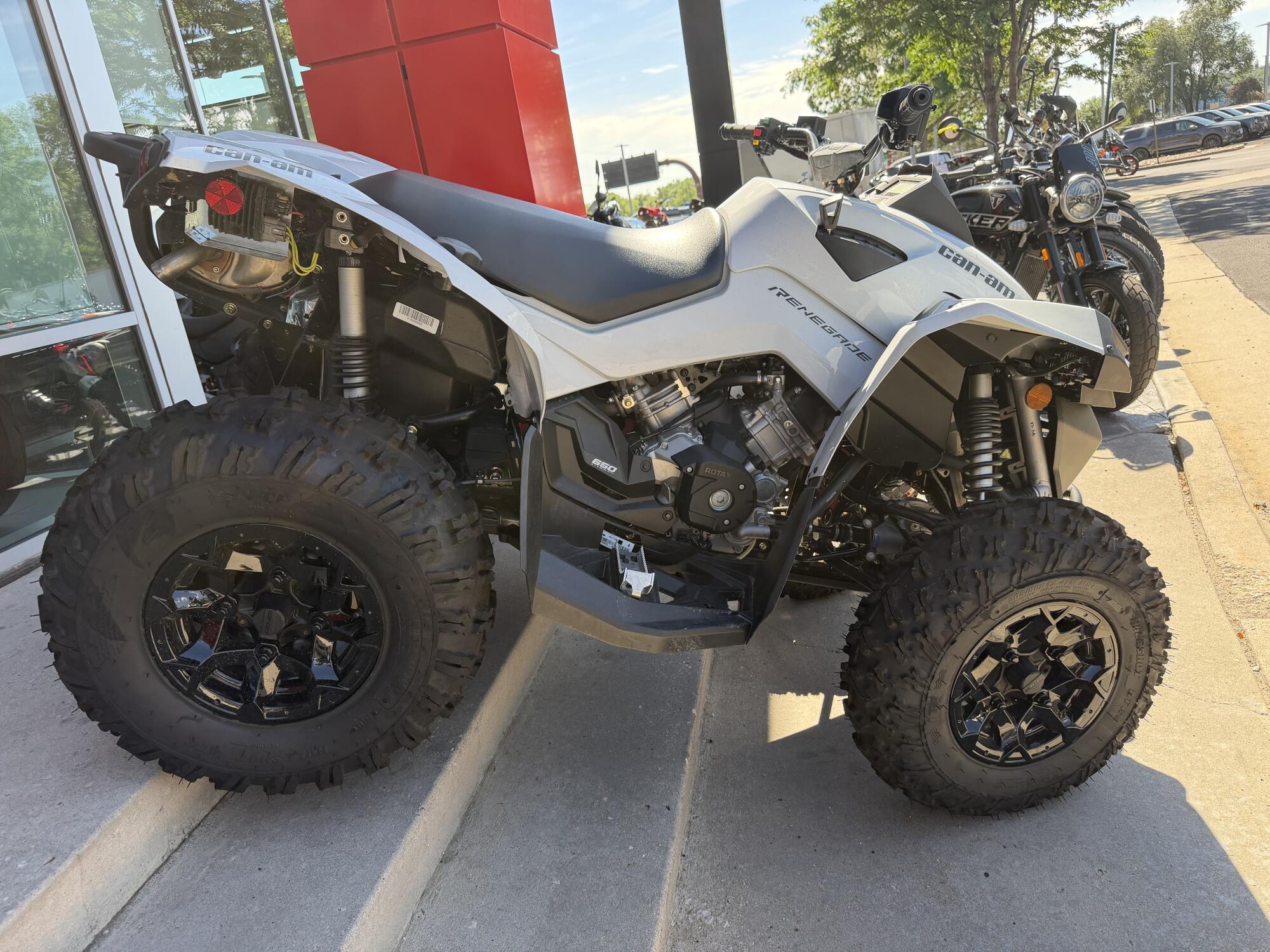 2023 Can-Am Renegade 650, photo 4