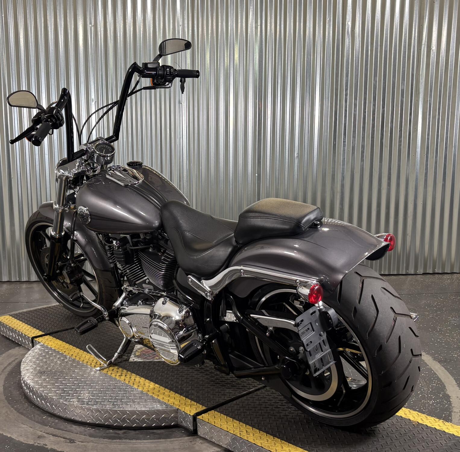 2015 Harley-Davidson® Breakout® Charcoal Pearl, photo 5