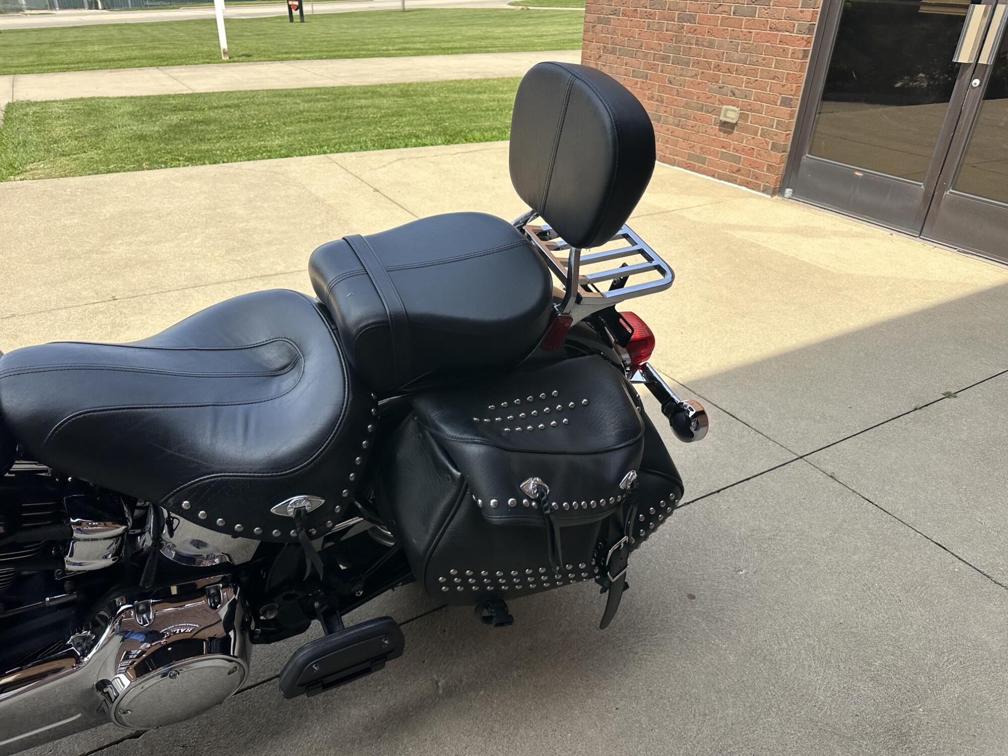 2011 Harley-Davidson Heritage Softail Classic FLSTC, photo 11