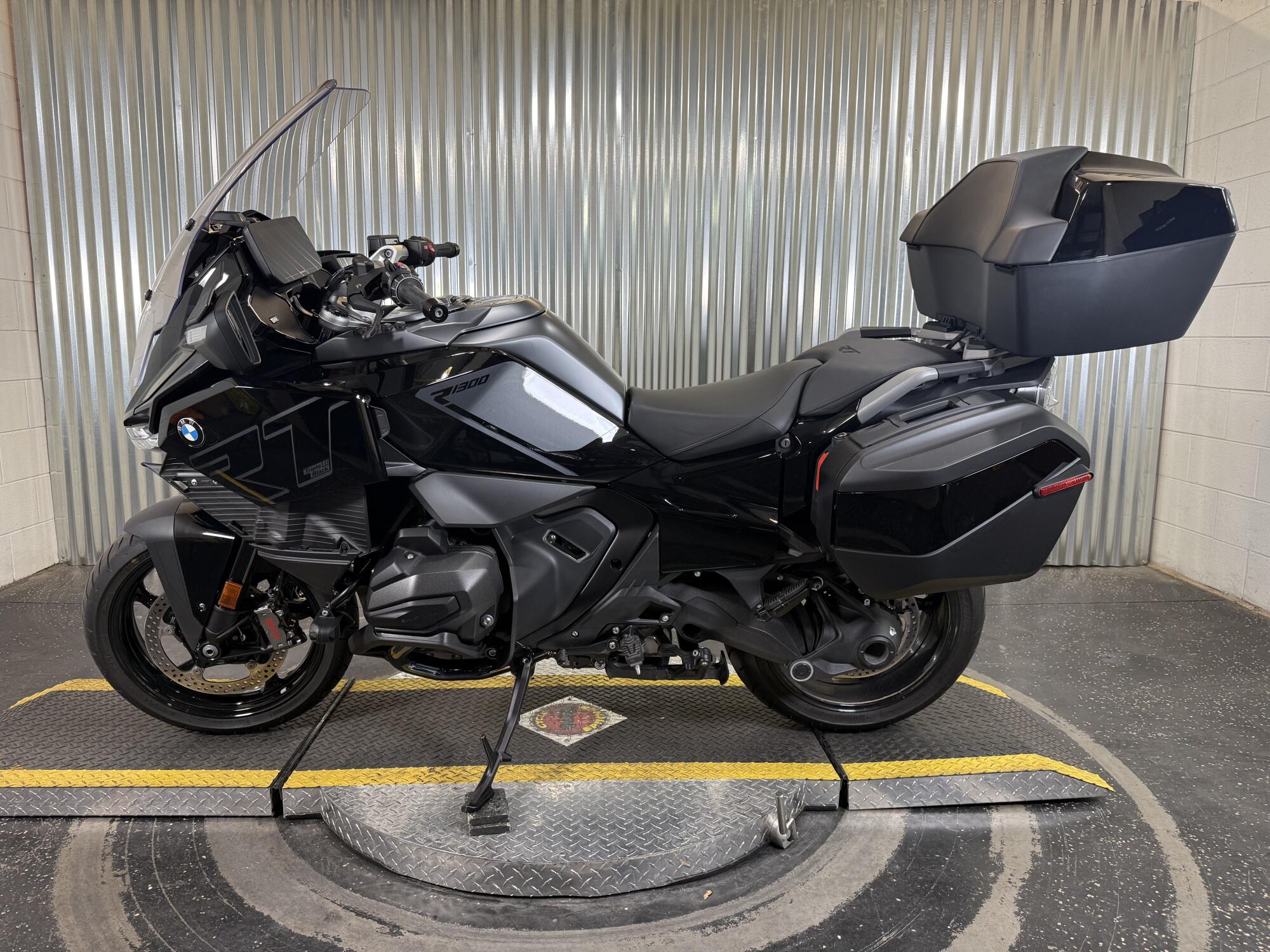 2026 BMW Motorrad R 1300 RT Blackstorm Metallic, photo 6