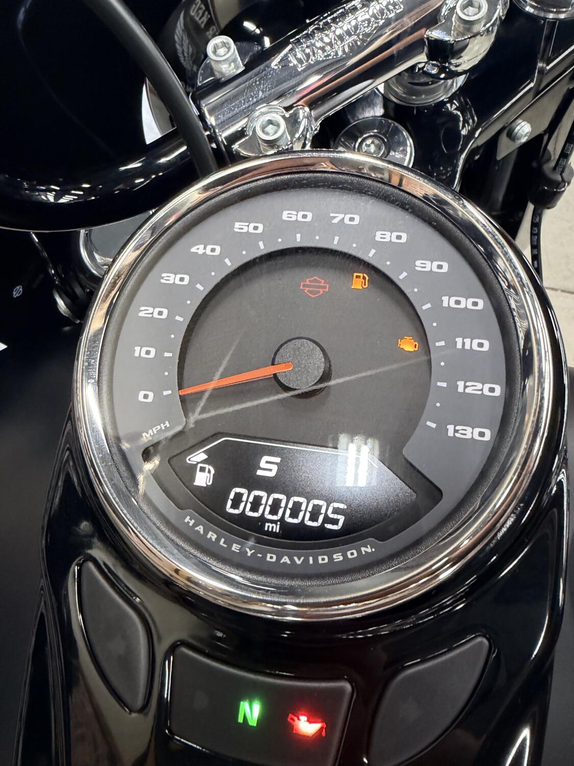 2026 Harley-Davidson® Deadwood™ FLHD, photo 6