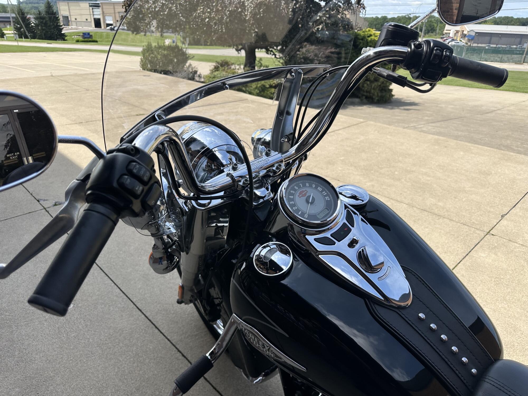 2011 Harley-Davidson Heritage Softail Classic FLSTC, photo 9