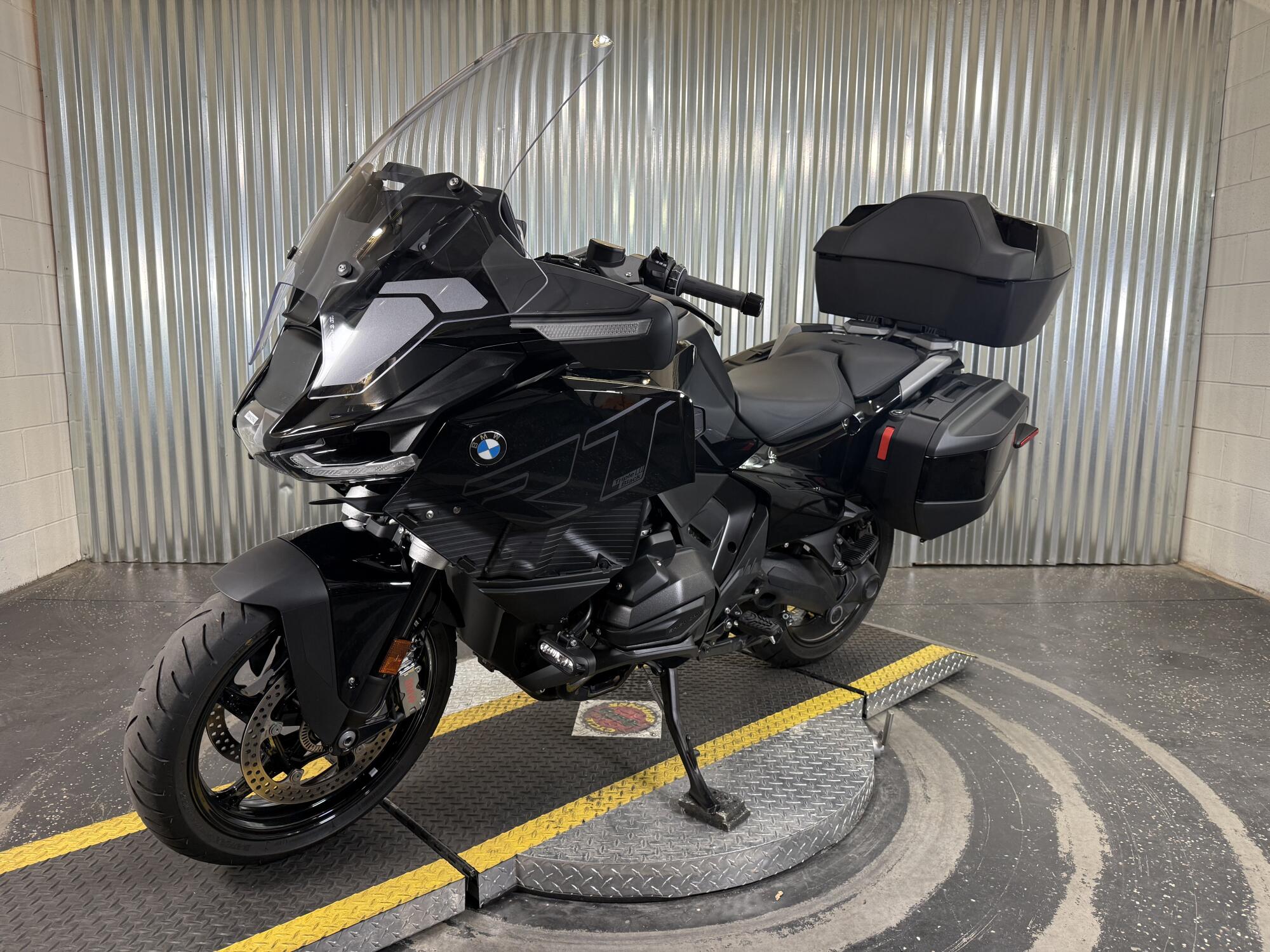 2026 BMW Motorrad R 1300 RT Blackstorm Metallic, photo 7