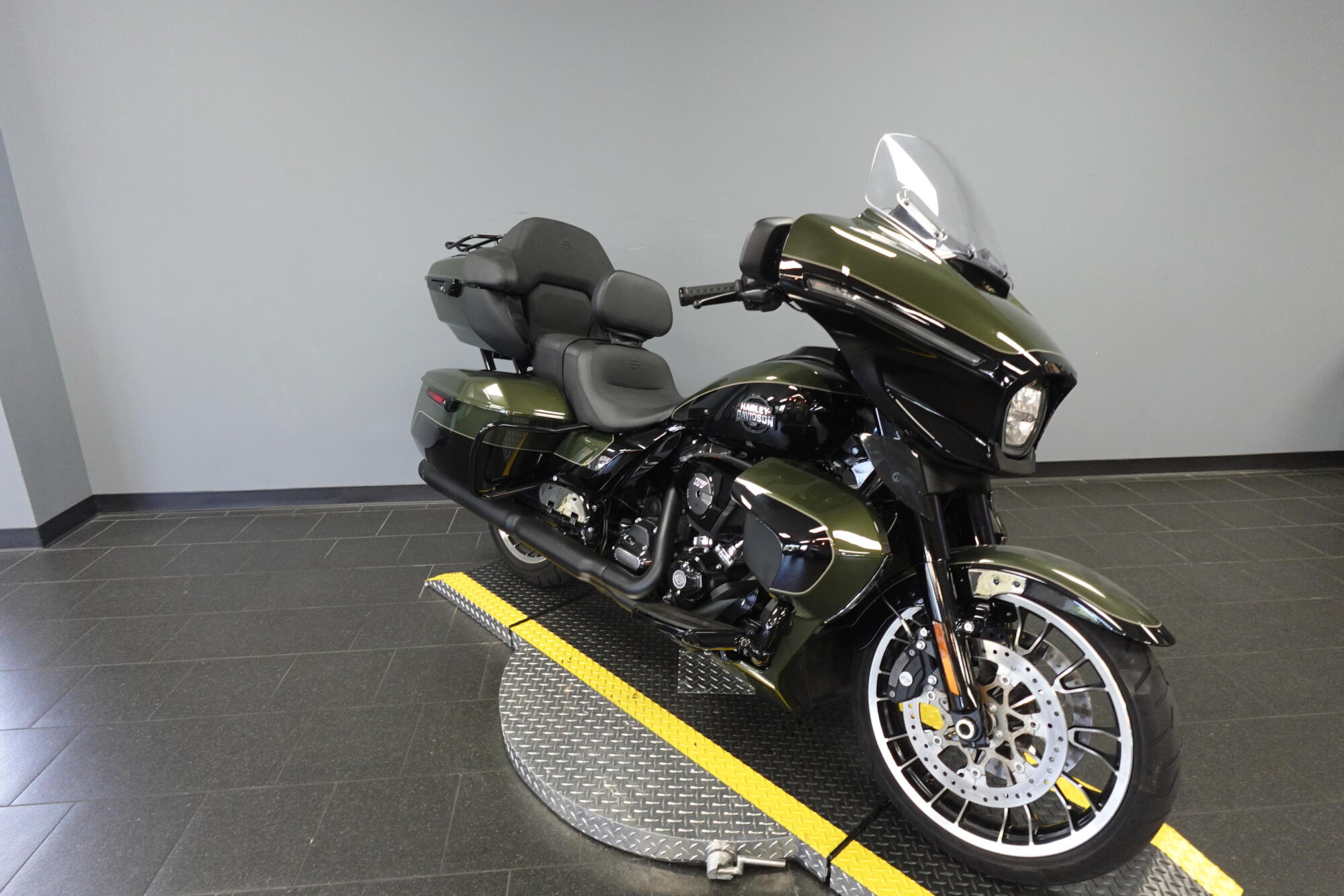 2026 Harley-Davidson® Street Glide Limited FLHXL, photo 2