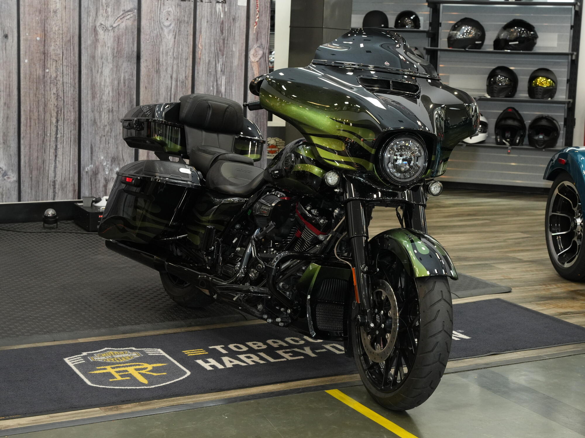 FLHXSE 2022 CVO™ Street Glide®, photo 6
