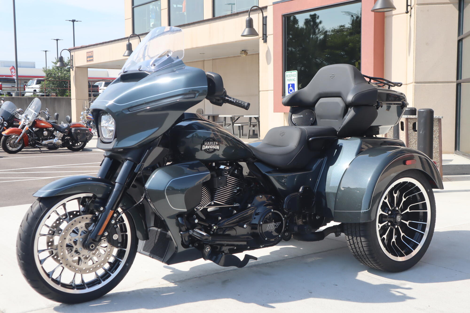 2026 Harley-Davidson® Street Glide® 3 Limited (FLHLT), photo 4