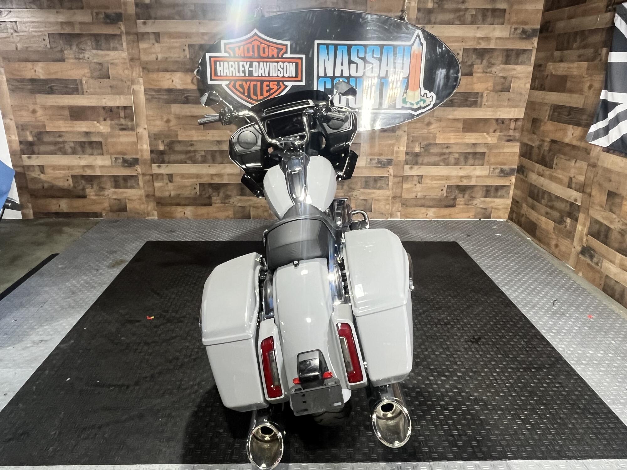2024 Harley-Davidson® Road Glide™ Billiard Gray, photo 7