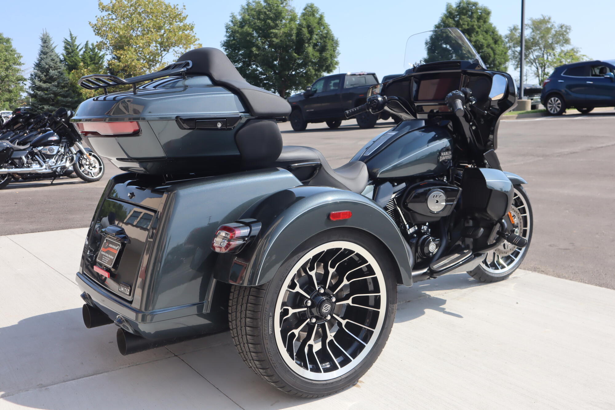 2026 Harley-Davidson® Street Glide® 3 Limited (FLHLT), photo 8