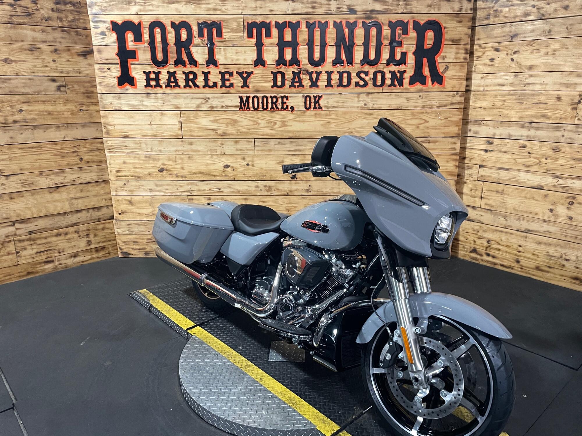 2026 Harley-Davidson® Street Glide® FLHX, photo 3