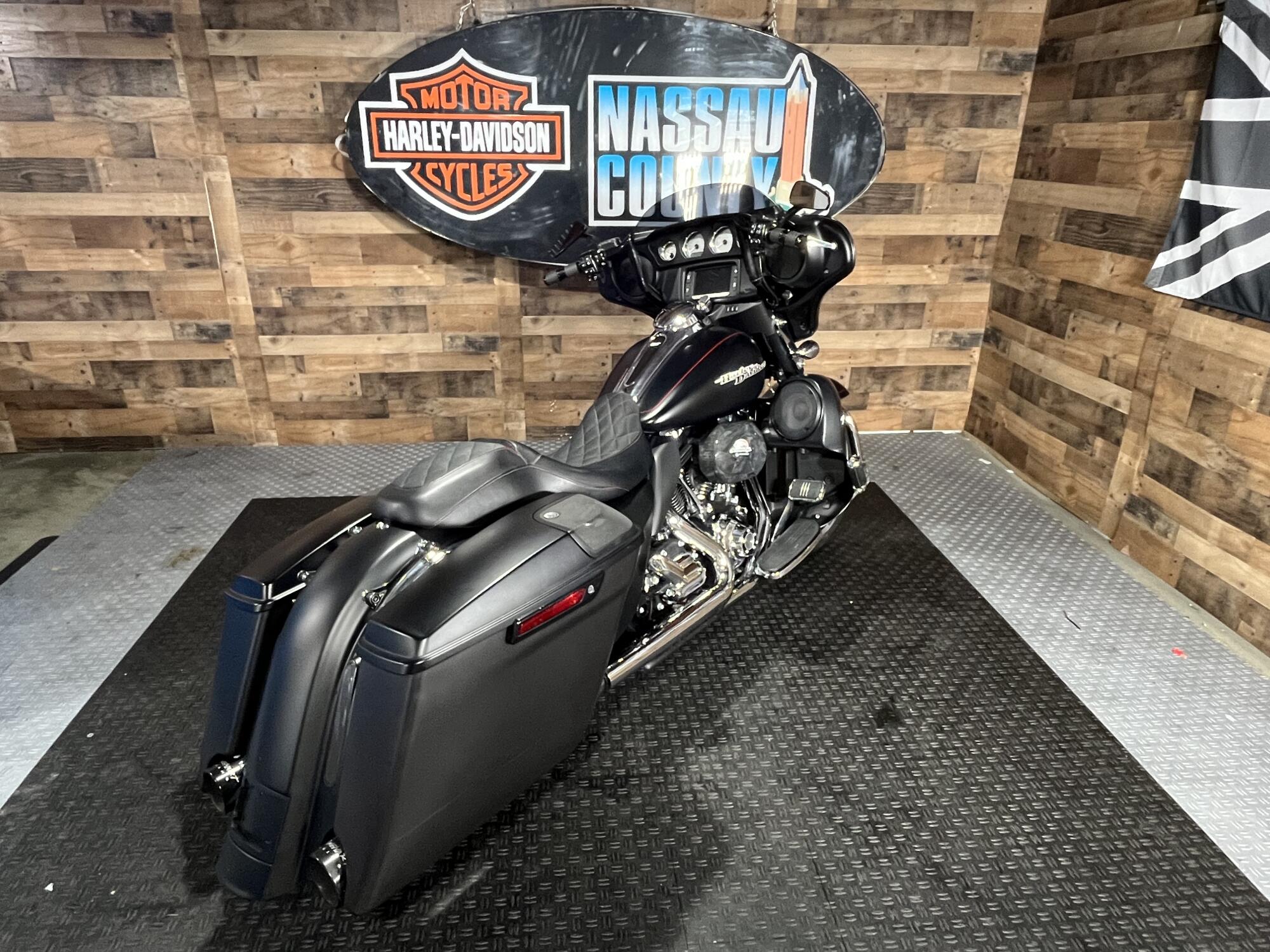 2015 Harley-Davidson® Street Glide® Special Black Denim, photo 8