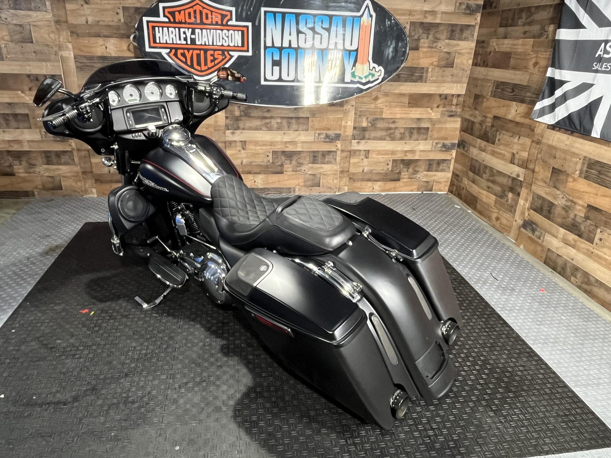 2015 Harley-Davidson® Street Glide® Special Black Denim, photo 6