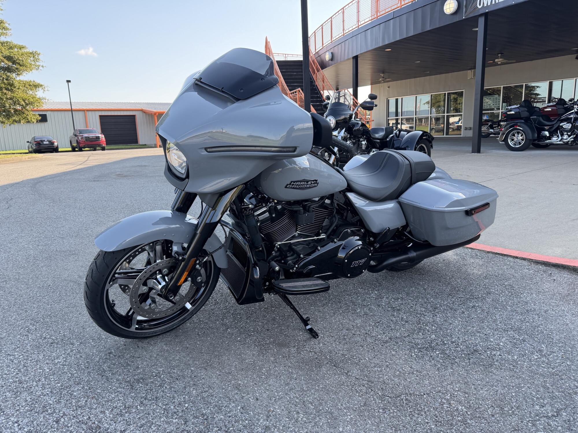 2026 Harley-Davidson® Street Glide® Dark Billiard Gray Black Trim, photo 6