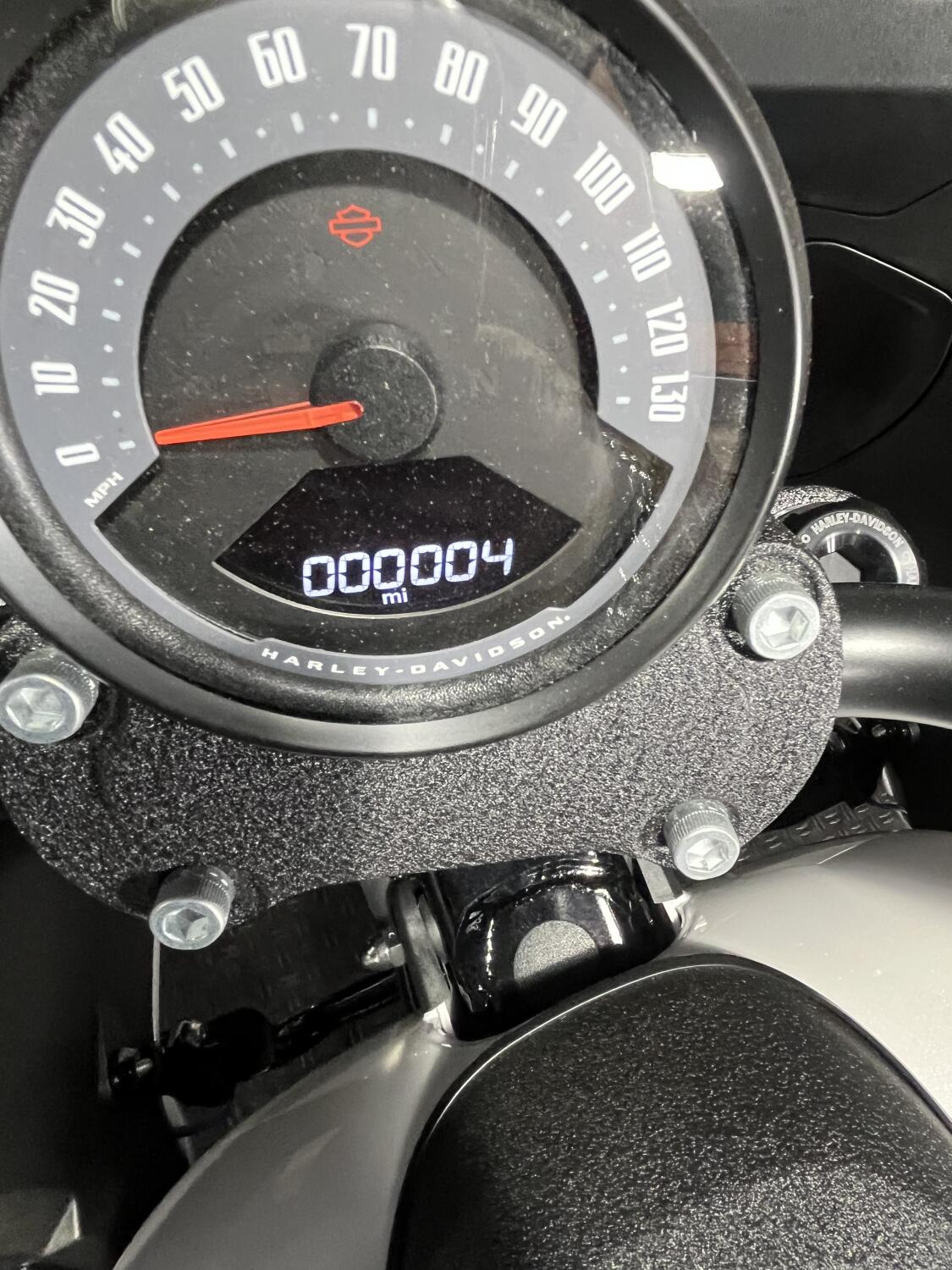 2026 Harley-Davidson® Low Rider® ST White Onyx Pearl Black Trim, photo 8