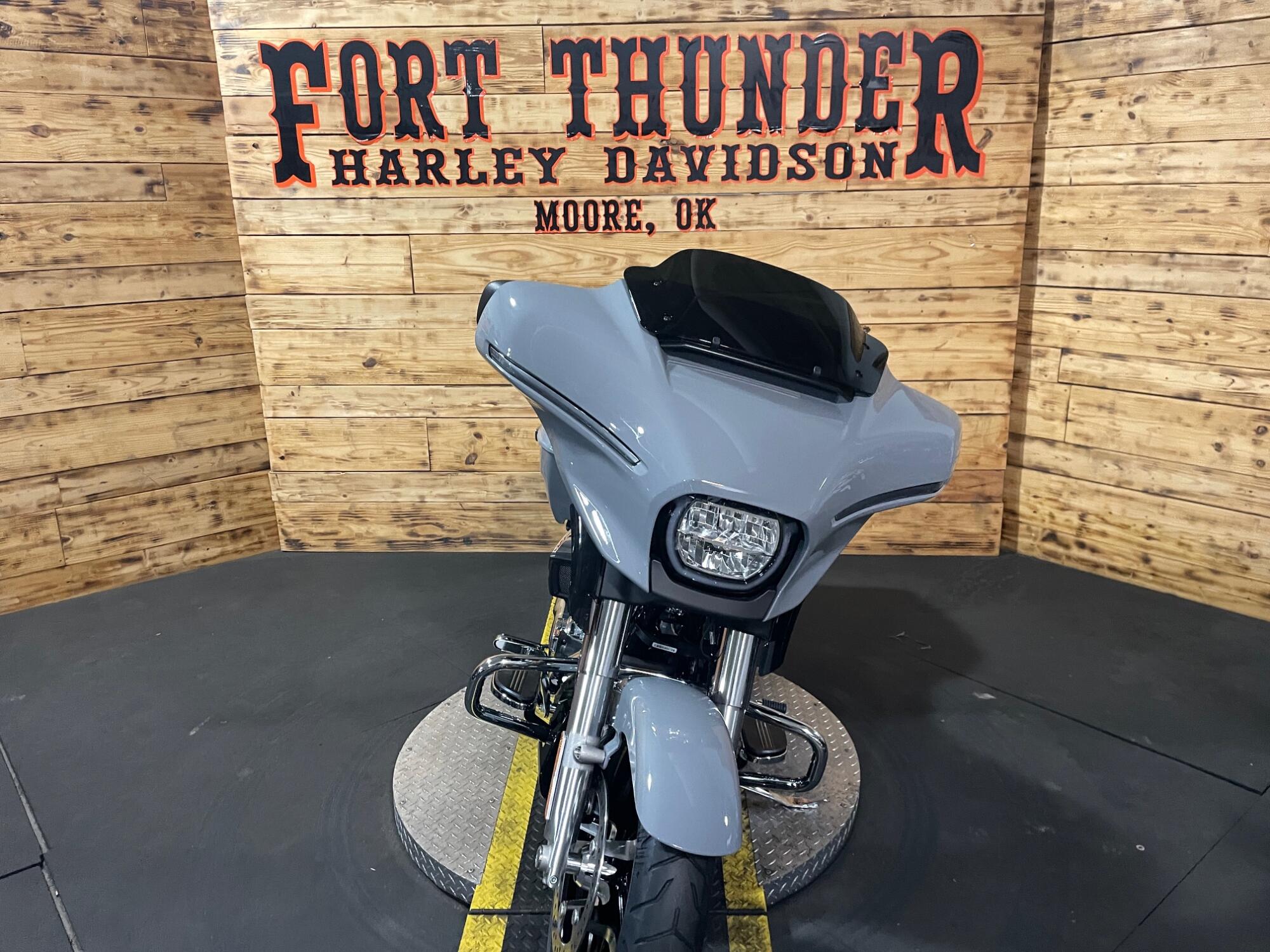 2026 Harley-Davidson® Street Glide® FLHX, photo 4