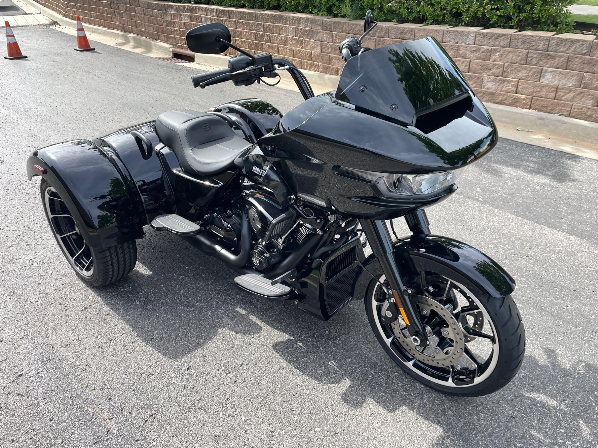 2026 Harley-Davidson® Road Glide 3 FLTRT, photo 3