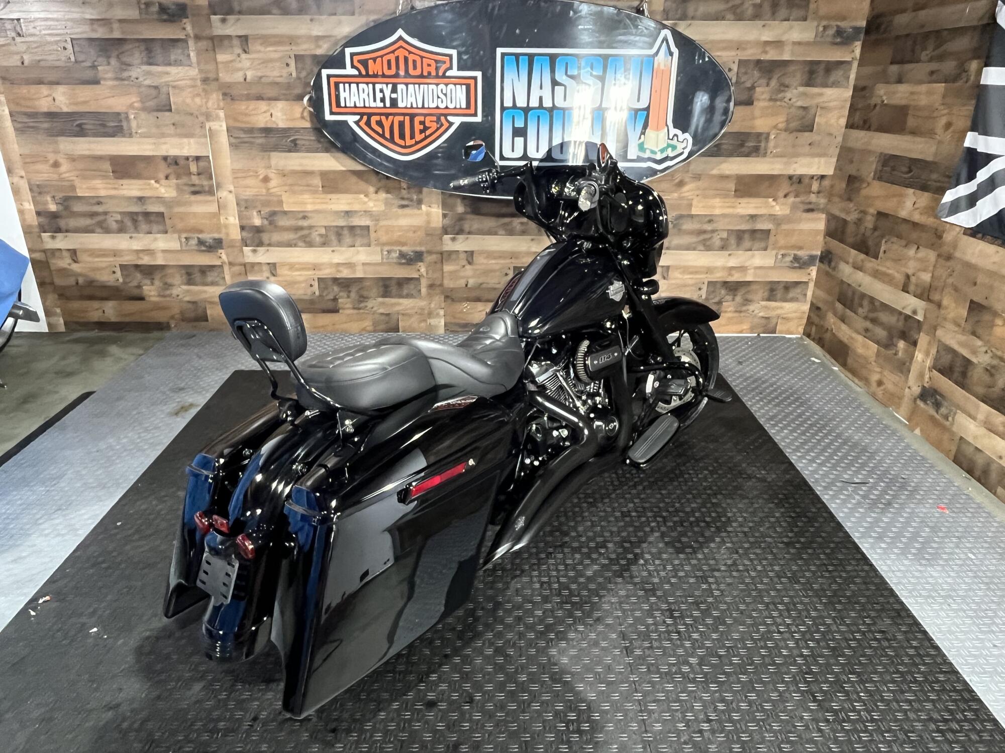 2021 Harley-Davidson® Street Glide® Special Vivid Black - Black Finish, photo 8