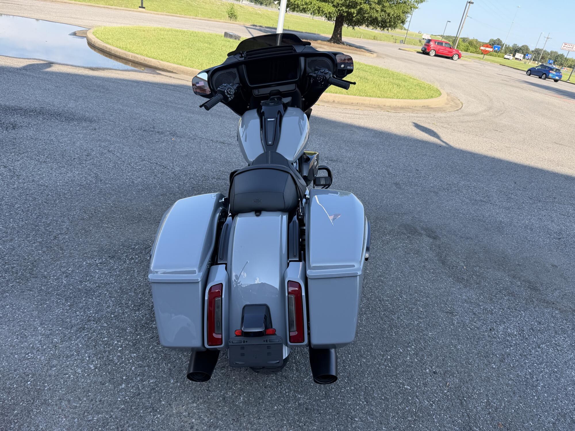 2026 Harley-Davidson® Street Glide® Dark Billiard Gray Black Trim, photo 9