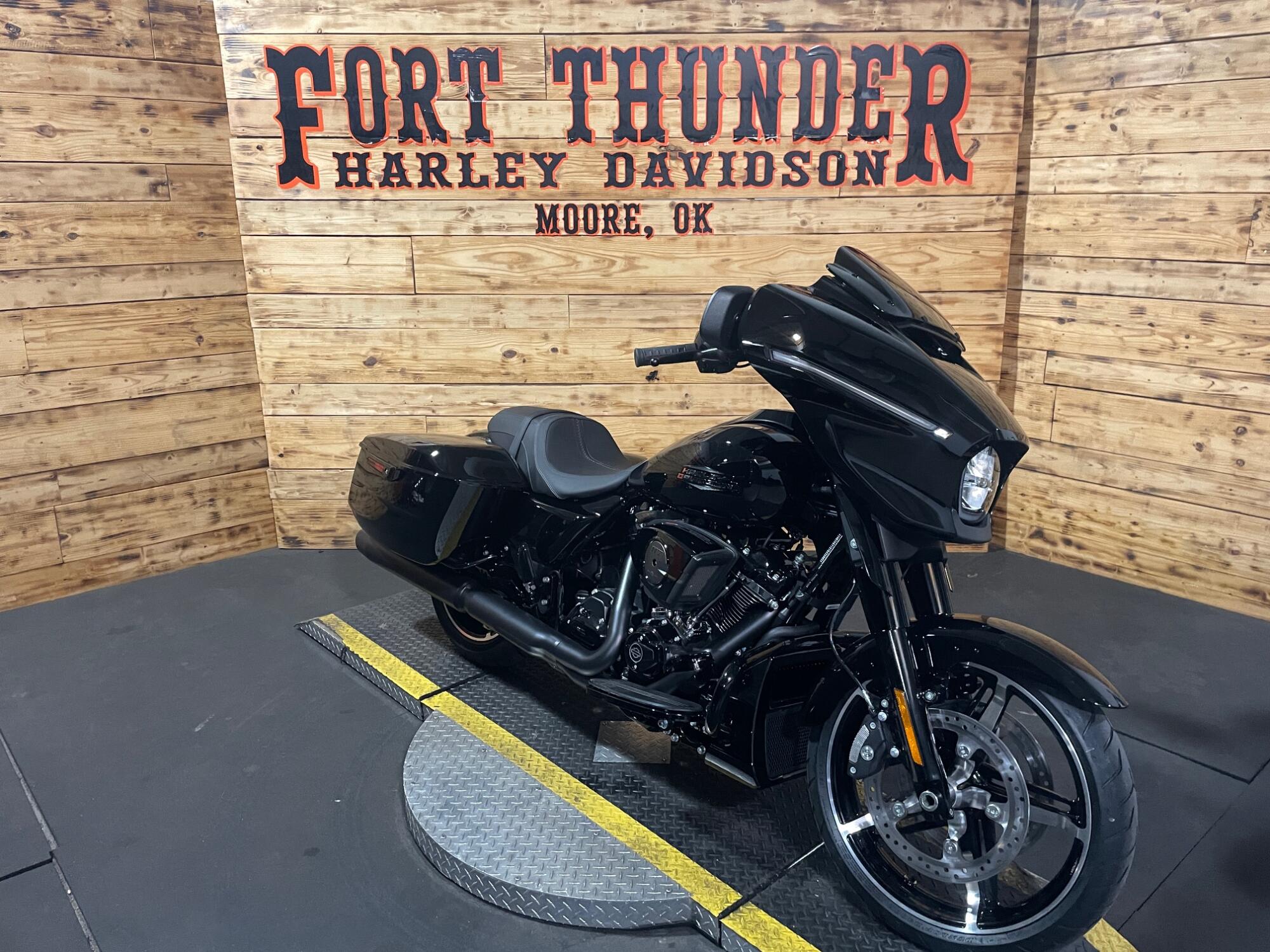 2026 Harley-Davidson® Street Glide® FLHX, photo 3