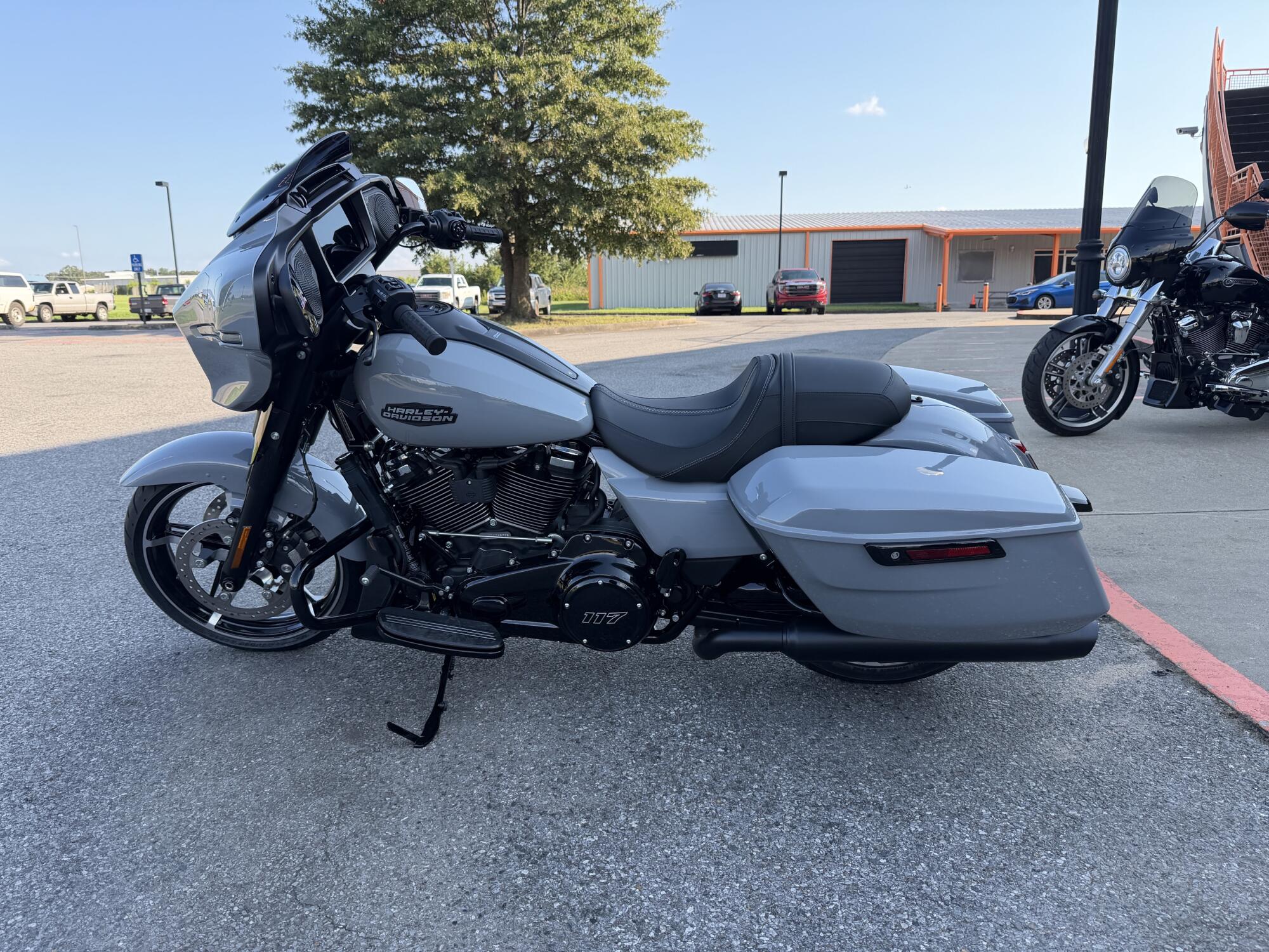 2026 Harley-Davidson® Street Glide® Dark Billiard Gray Black Trim, photo 7