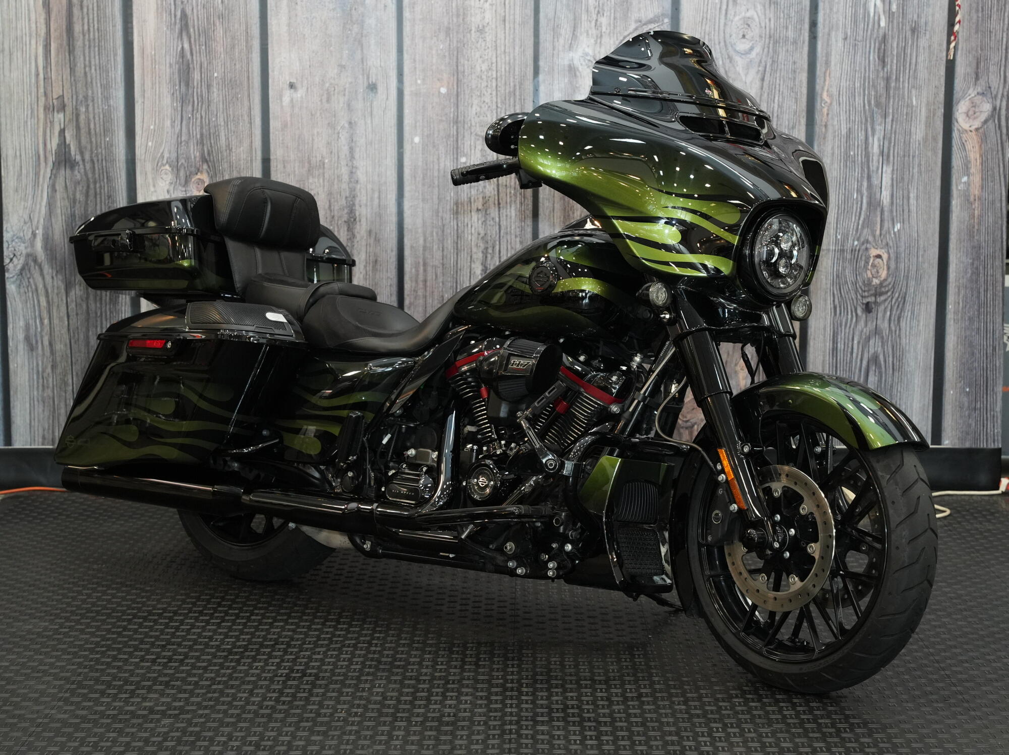 FLHXSE 2022 CVO™ Street Glide®, photo 3