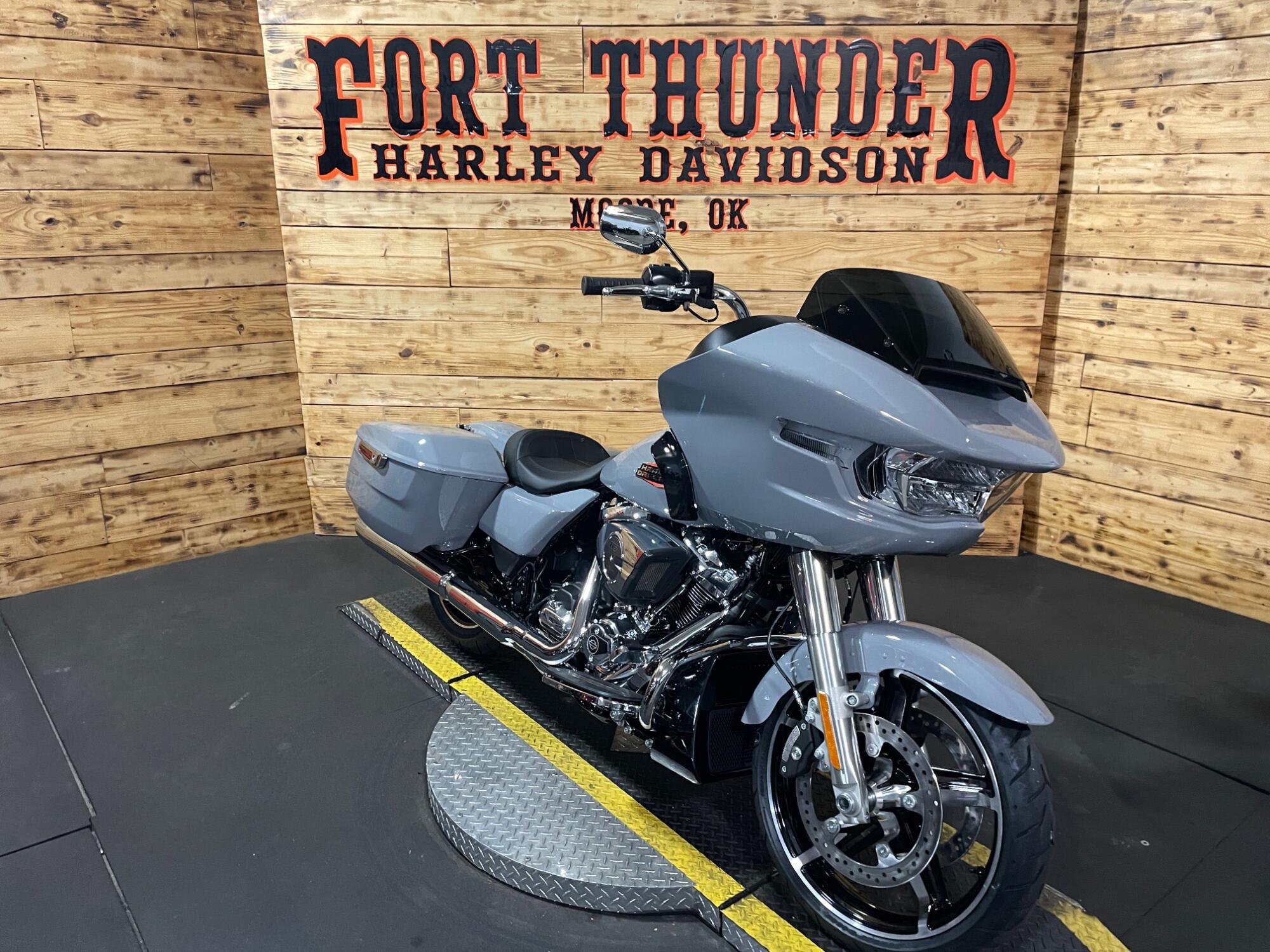 2026 Harley-Davidson® Road Glide® FLTRX, photo 3