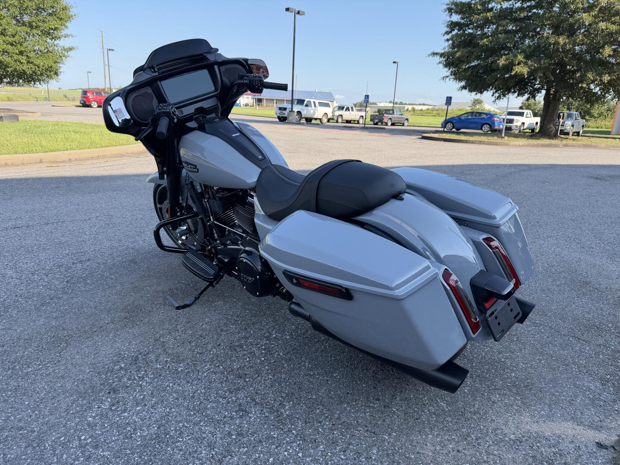 2026 Harley-Davidson® Street Glide® Dark Billiard Gray Black Trim, photo 8