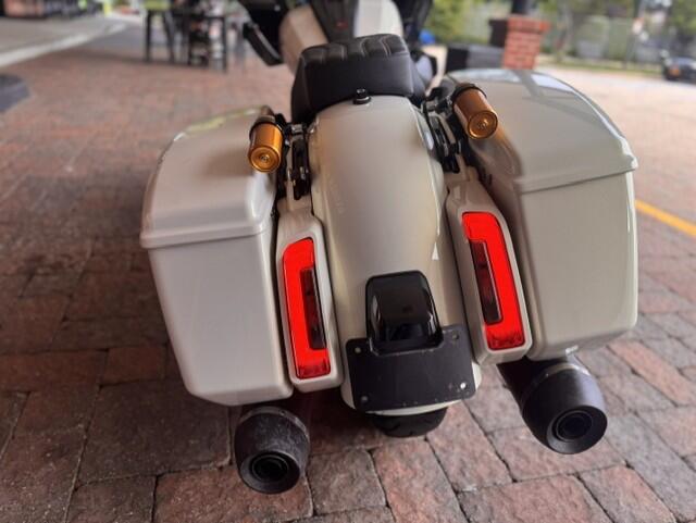 2024 Harley-Davidson® CVO™ Road Glide® ST FLTRXSTSE, photo 8