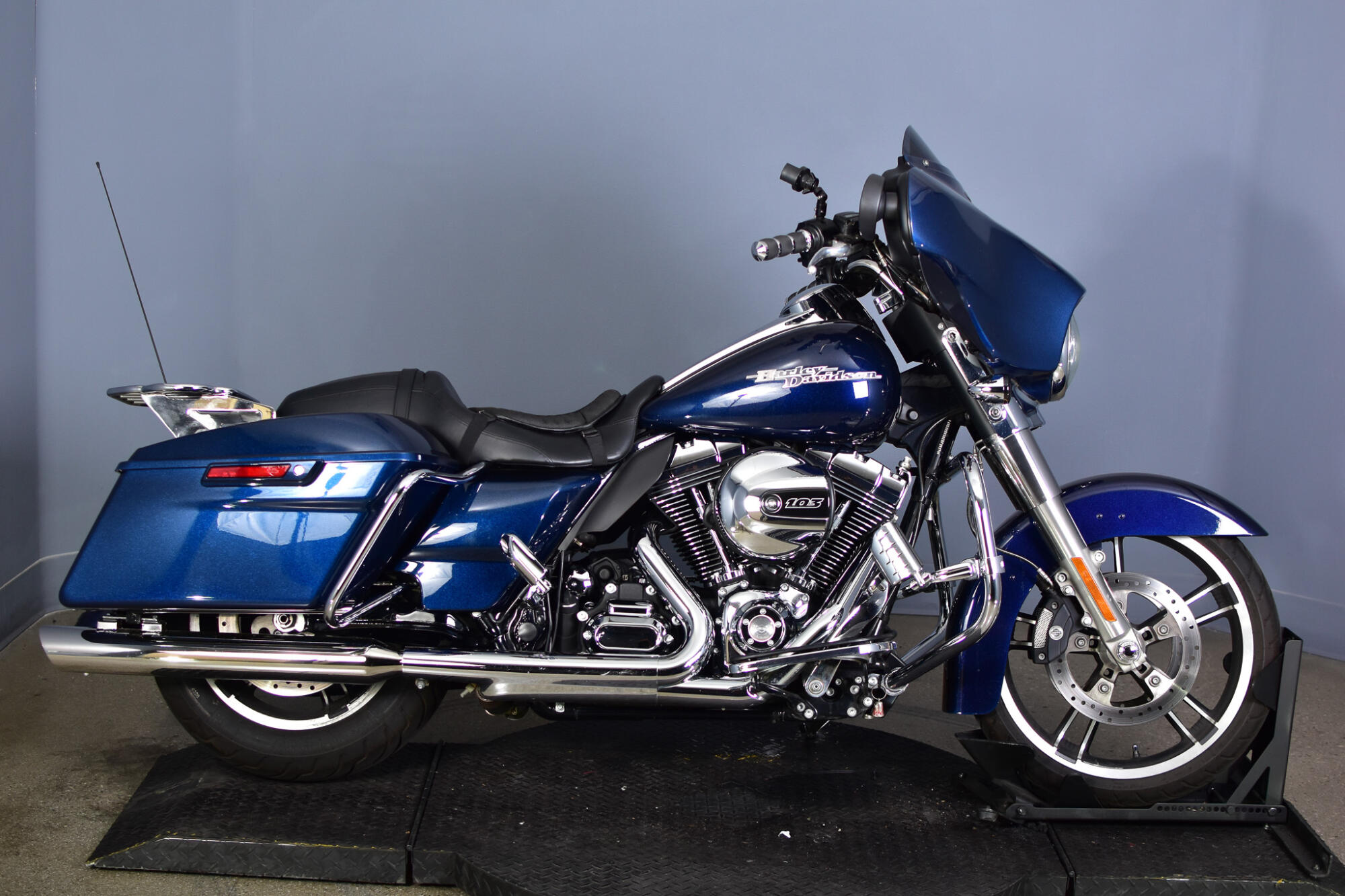 2014 Harley-Davidson® Street Glide® Big Blue Pearl | Desert Wind