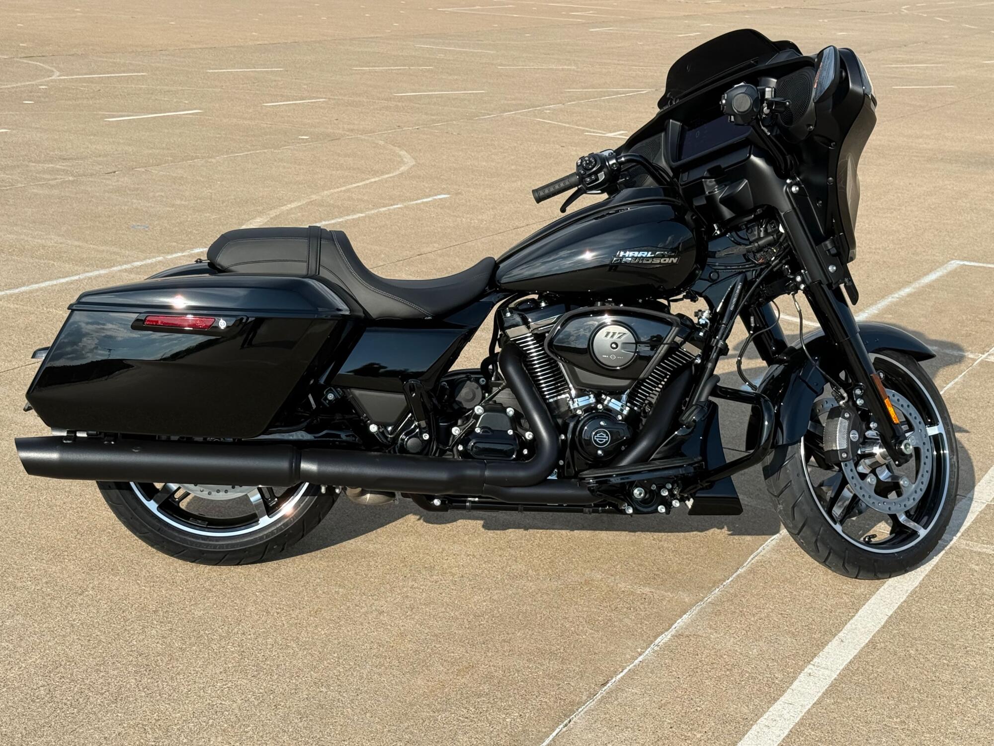2026 Harley-Davidson® Street Glide® Vivid Black Black Trim