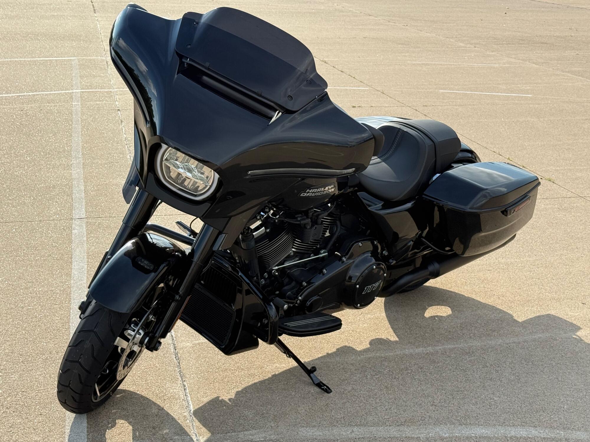 2026 Harley-Davidson® Street Glide® Vivid Black Black Trim, photo 4