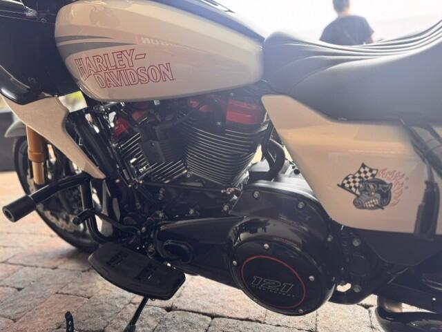 2024 Harley-Davidson® CVO™ Road Glide® ST FLTRXSTSE, photo 6