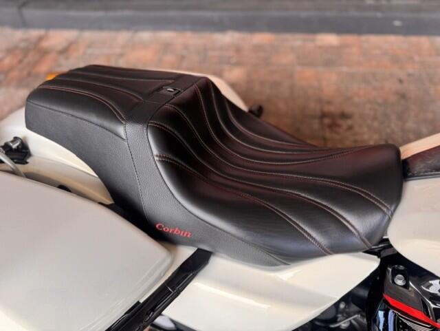 2024 Harley-Davidson® CVO™ Road Glide® ST FLTRXSTSE, photo 9