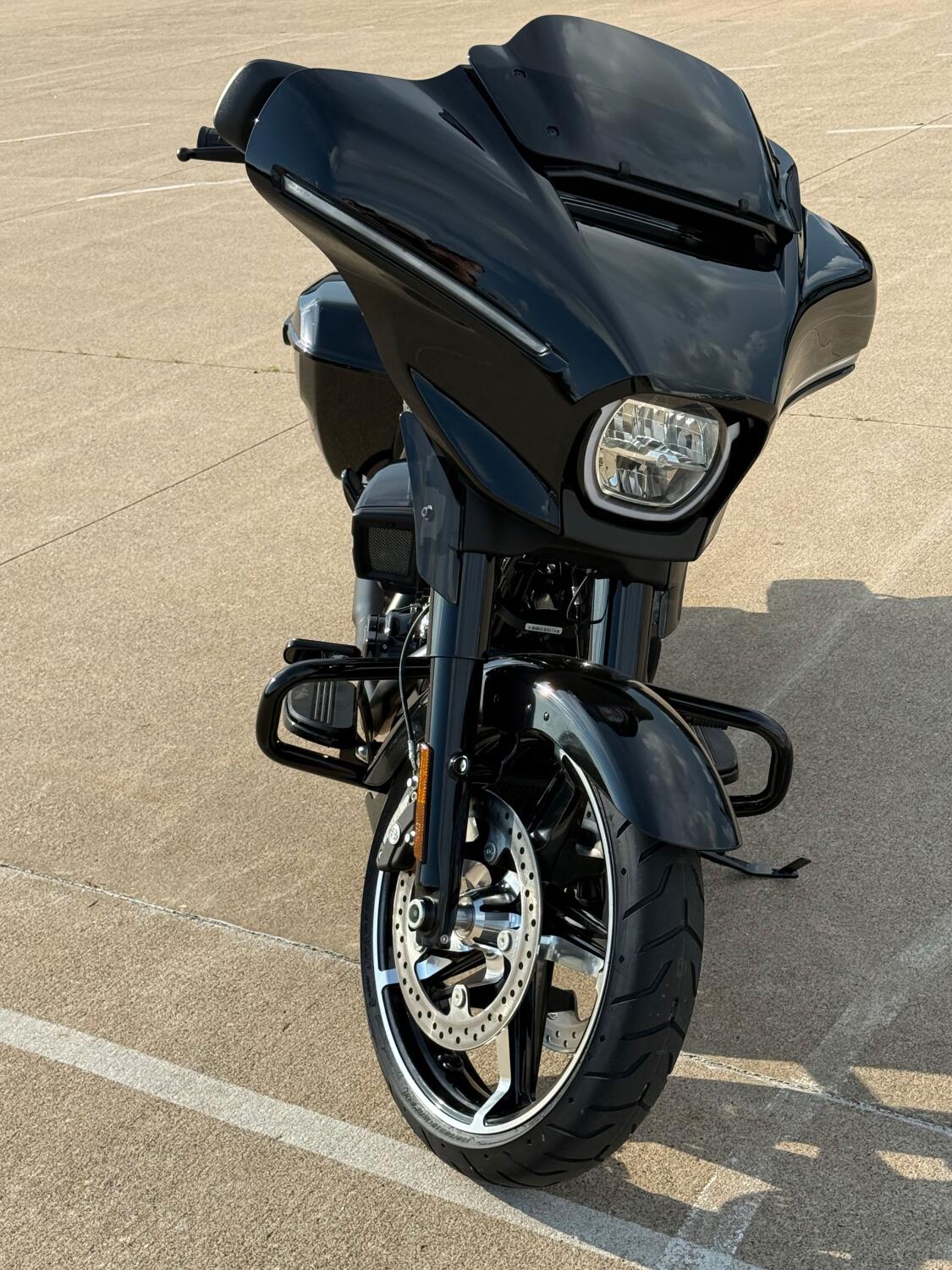 2026 Harley-Davidson® Street Glide® Vivid Black Black Trim, photo 3